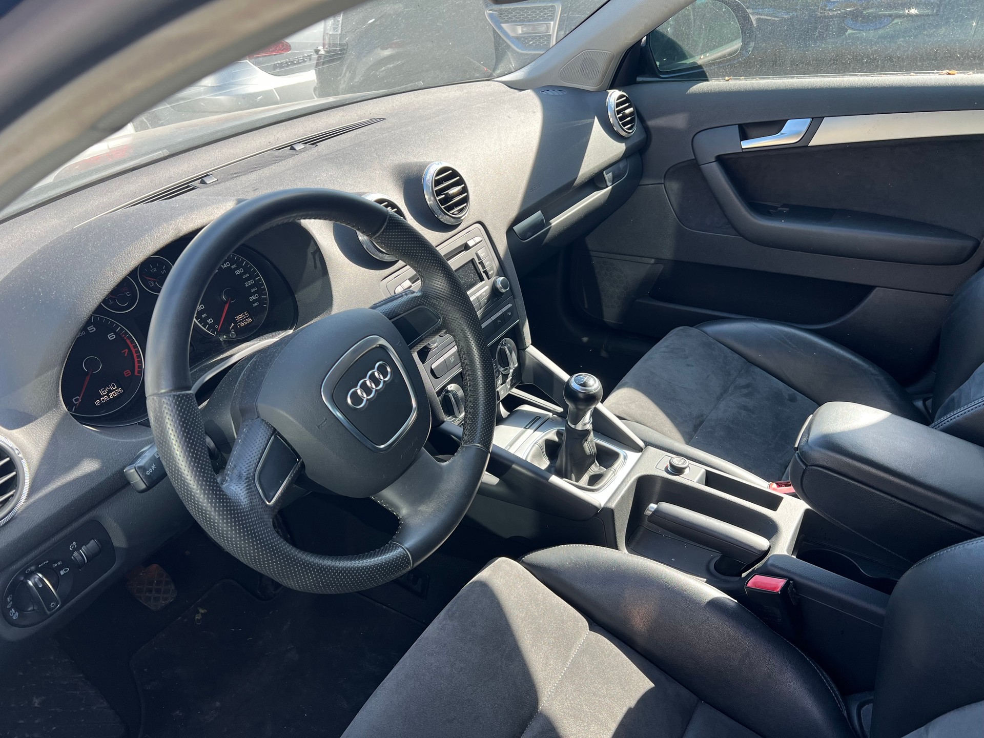 AUDI A3 Sportback 1.8 TFSI Ambiente-image-4