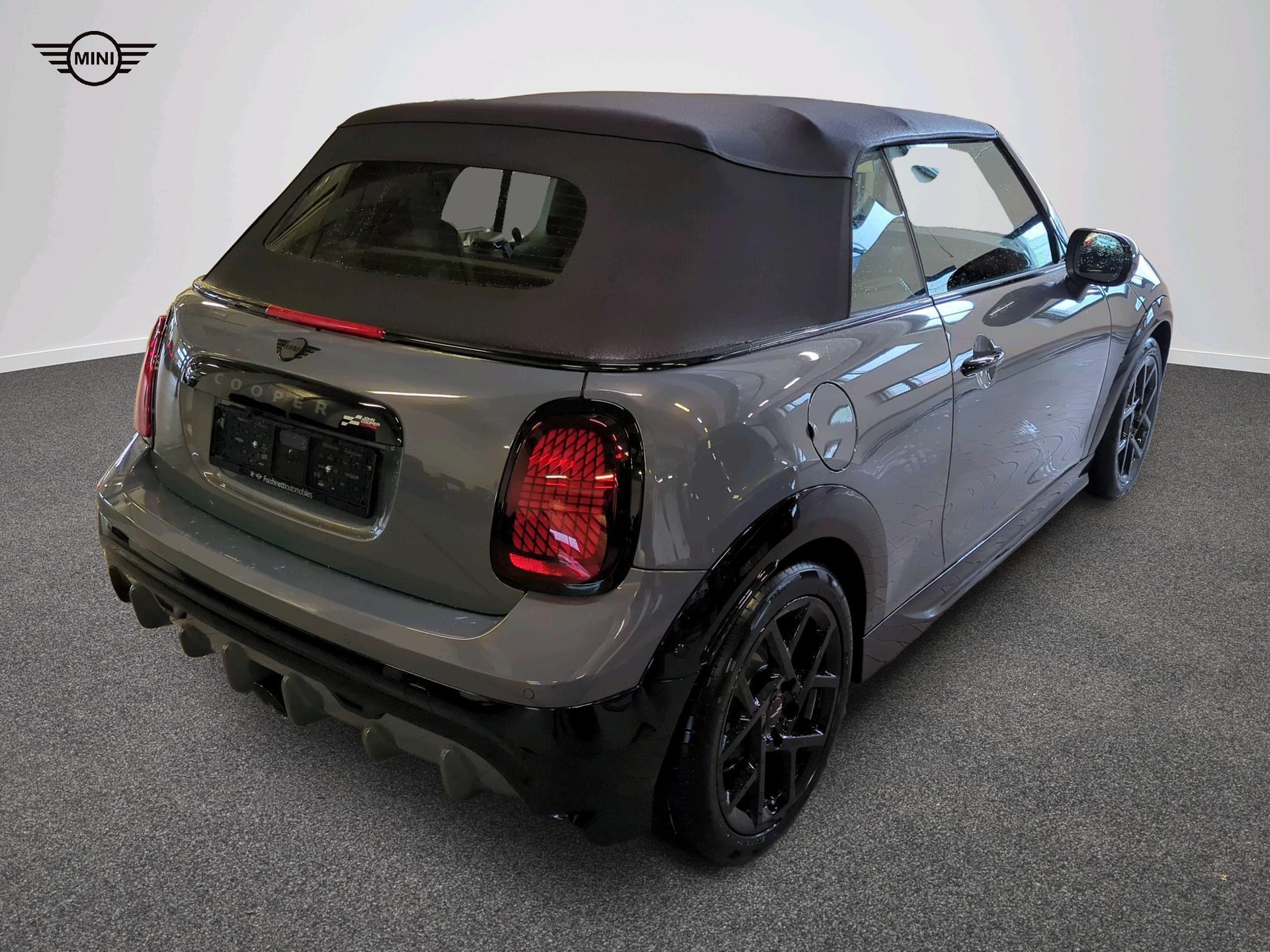 MINI John Cooper Works Cabrio-image-3