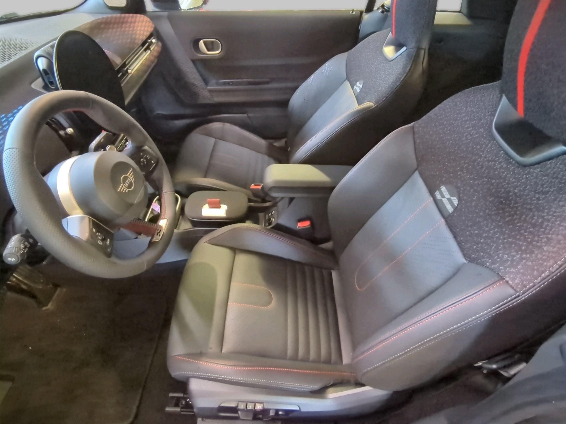 MINI John Cooper Works Cabrio-image-13