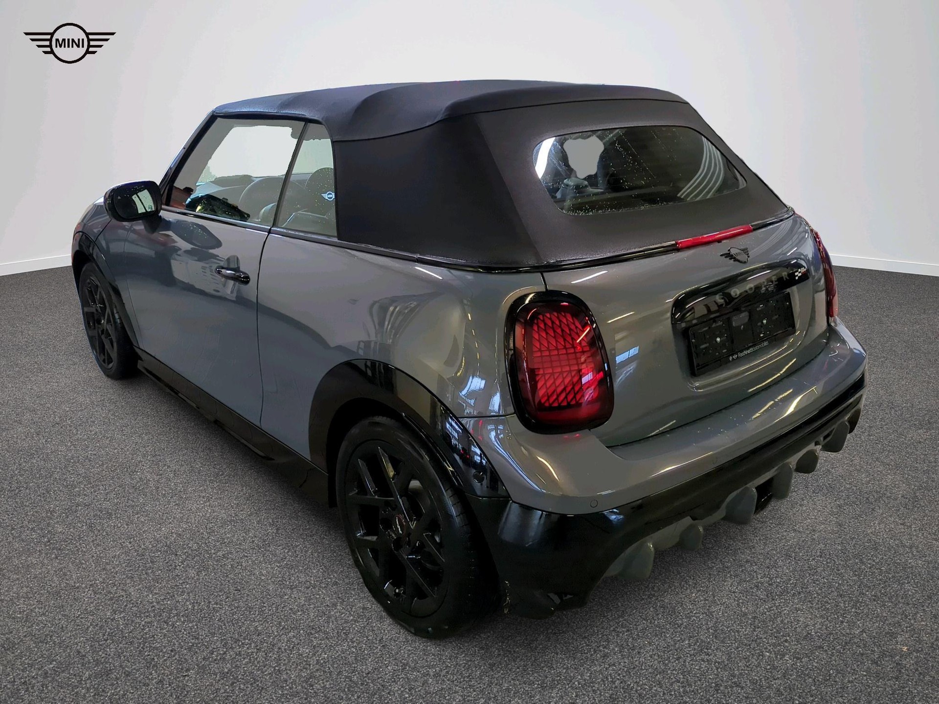 MINI John Cooper Works Cabrio-image-4