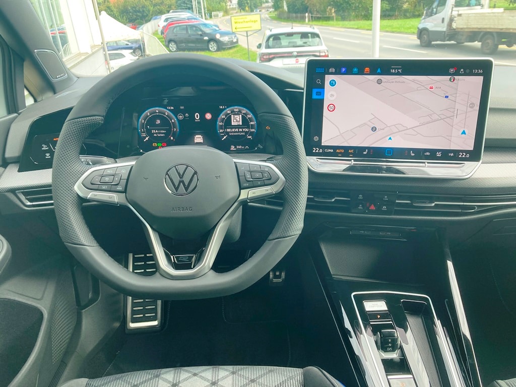 VW Golf 1.5 e TSI mHEV R-Line DSG-image-11
