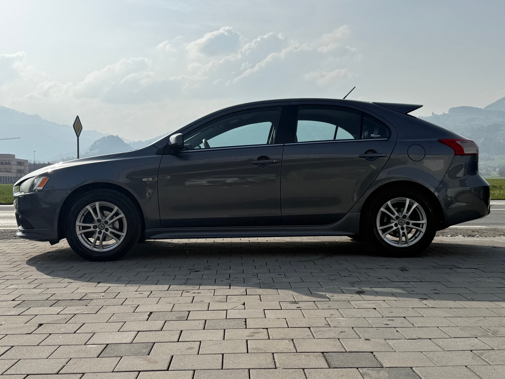 MITSUBISHI Lancer Sportback 1.8 Invite CVT-image-3
