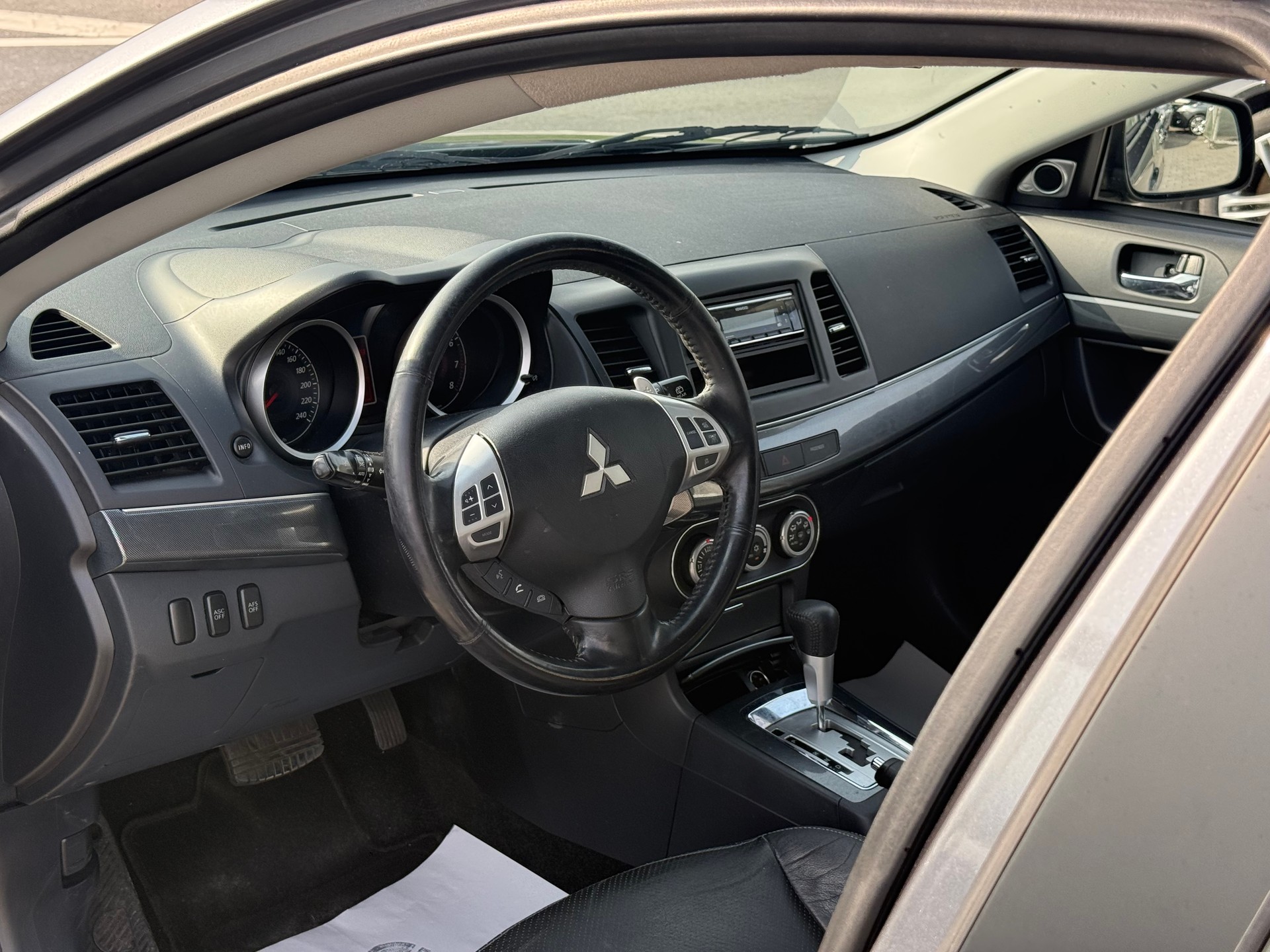 MITSUBISHI Lancer Sportback 1.8 Invite CVT-image-8