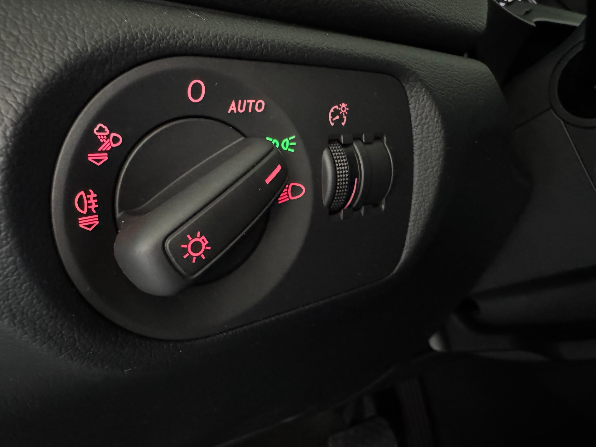 AUDI Q3 1.4 TFSI S-tronic-image-12