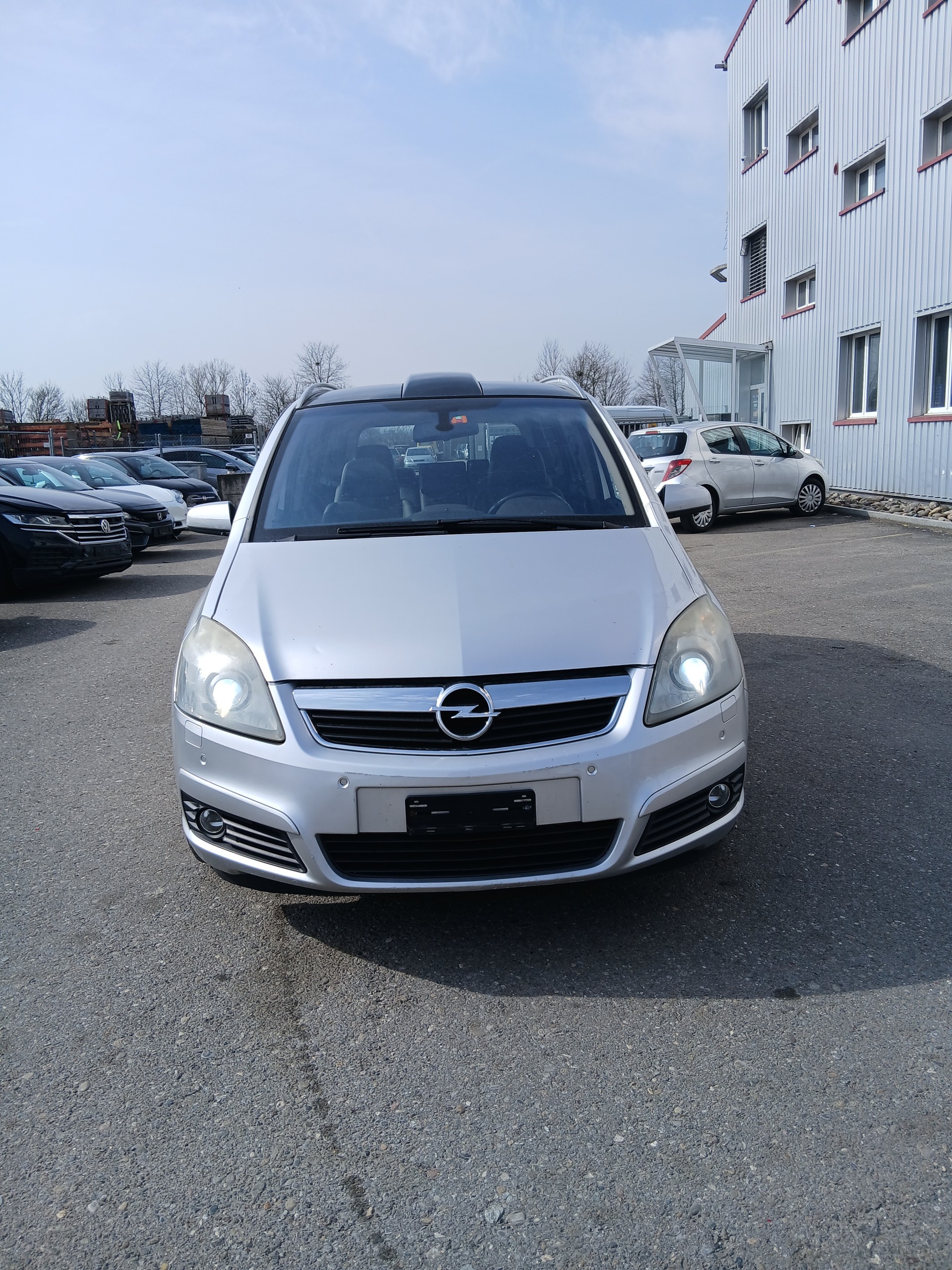 OPEL Zafira 2.2i 16V Essentia-image-0