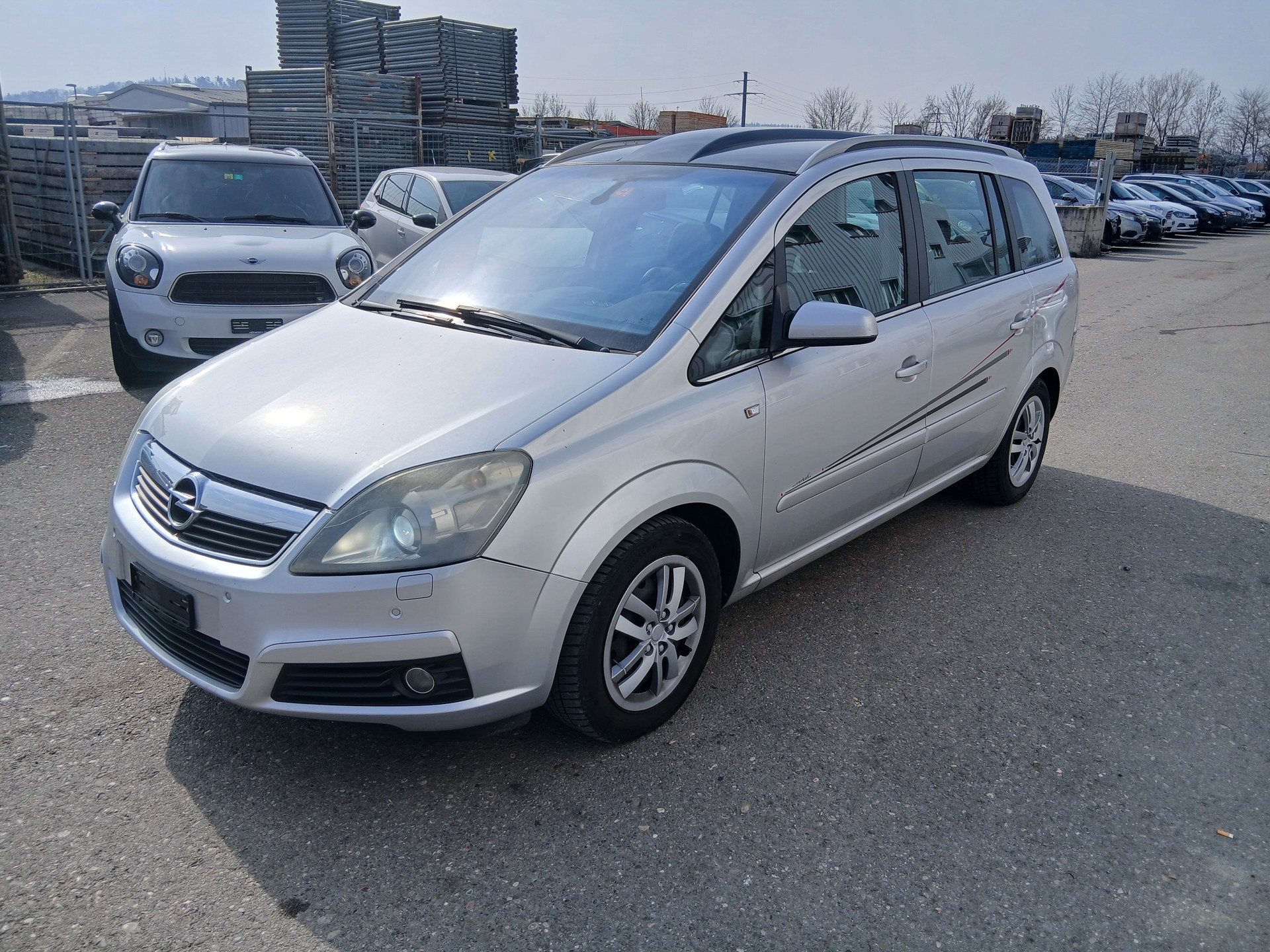 OPEL Zafira 2.2i 16V Essentia-image-1