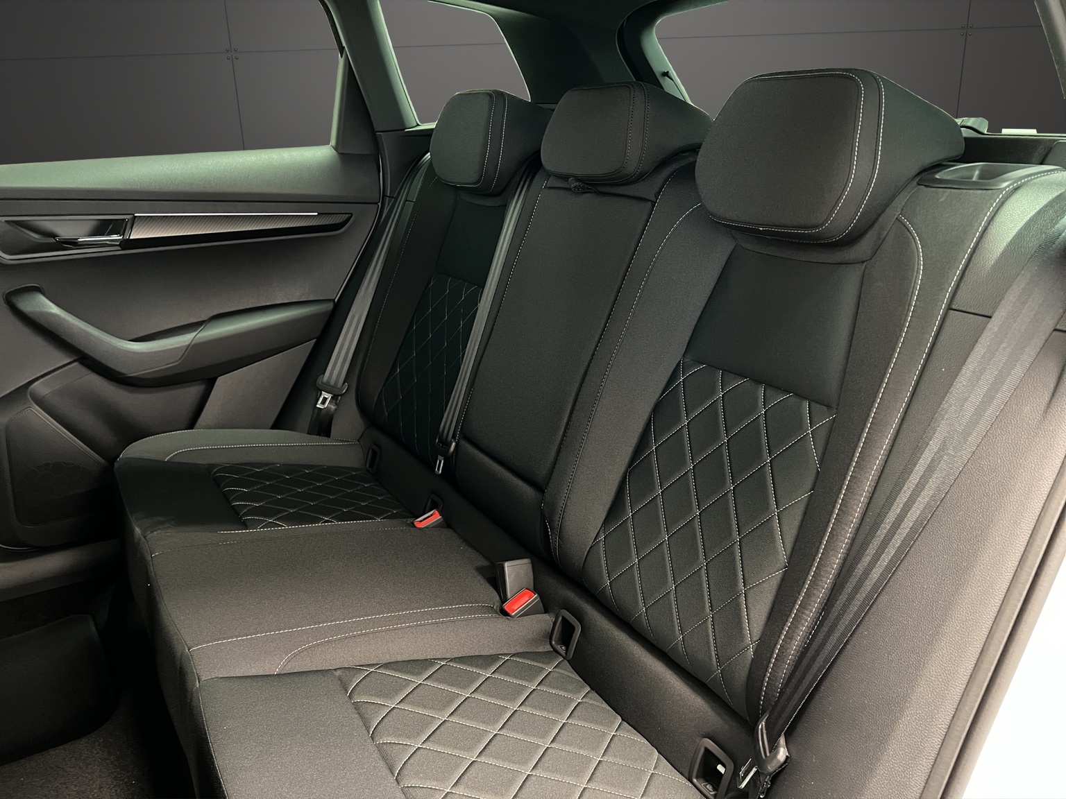 SKODA Karoq 2.0 TSI Dynamic Limited Edition 4x4 DSG-image-8