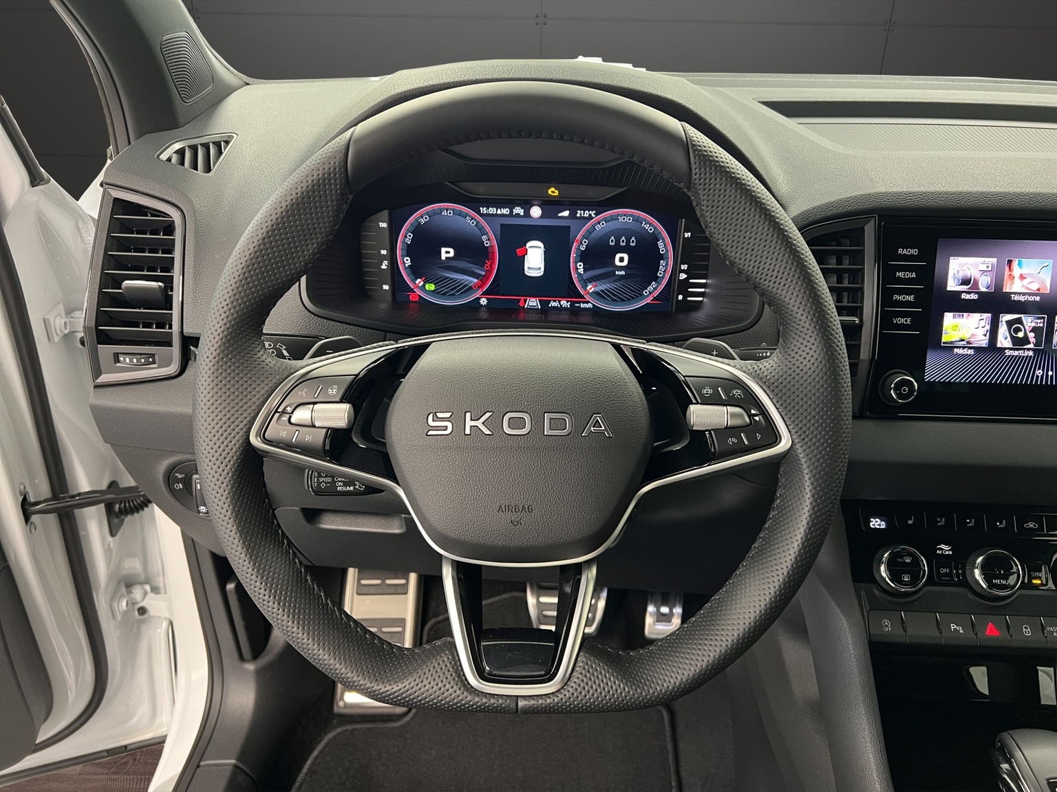 SKODA Karoq 2.0 TSI Dynamic Limited Edition 4x4 DSG-image-6