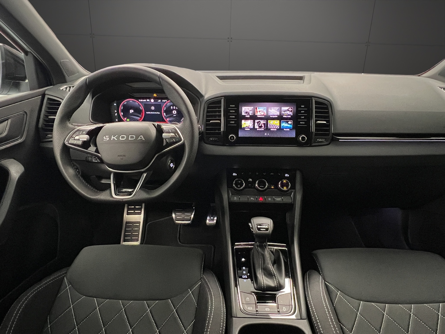SKODA Karoq 2.0 TSI Dynamic Limited Edition 4x4 DSG-image-9