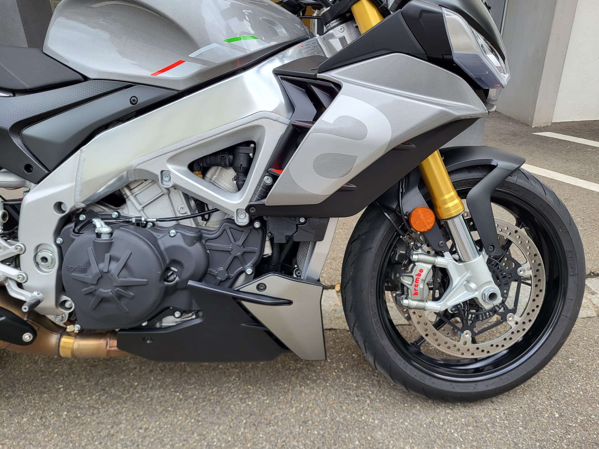 APRILIA Tuono V4 1100 GT-showroom-element-3
