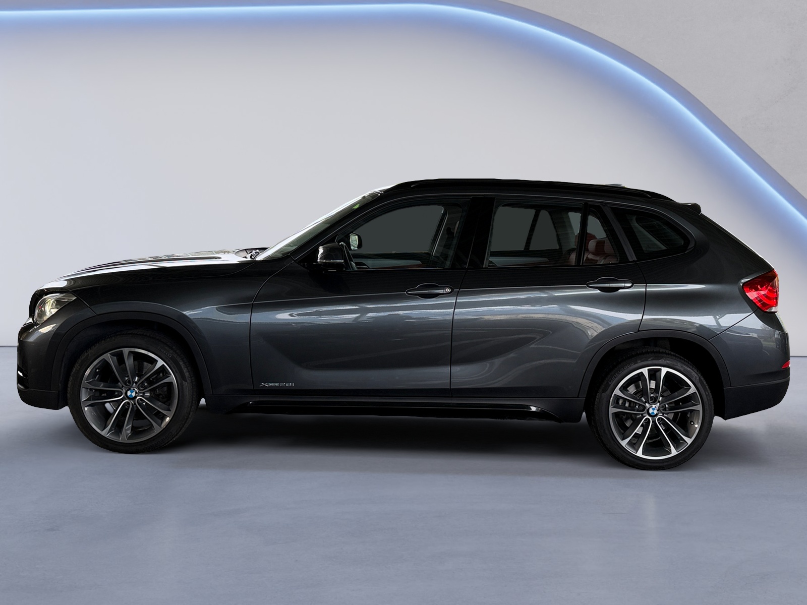 BMW X1 28i xDrive-image-1