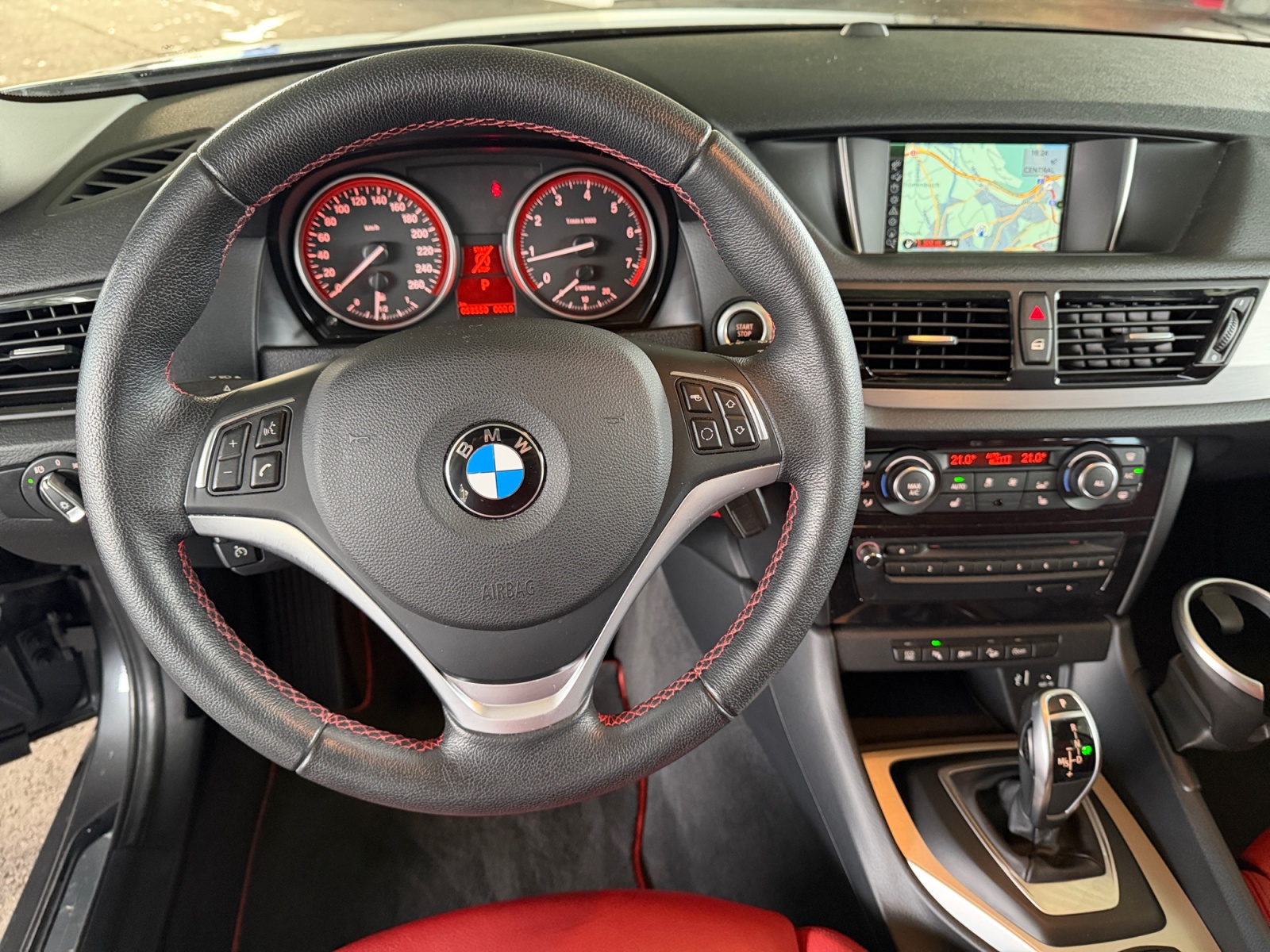 BMW X1 28i xDrive-image-11