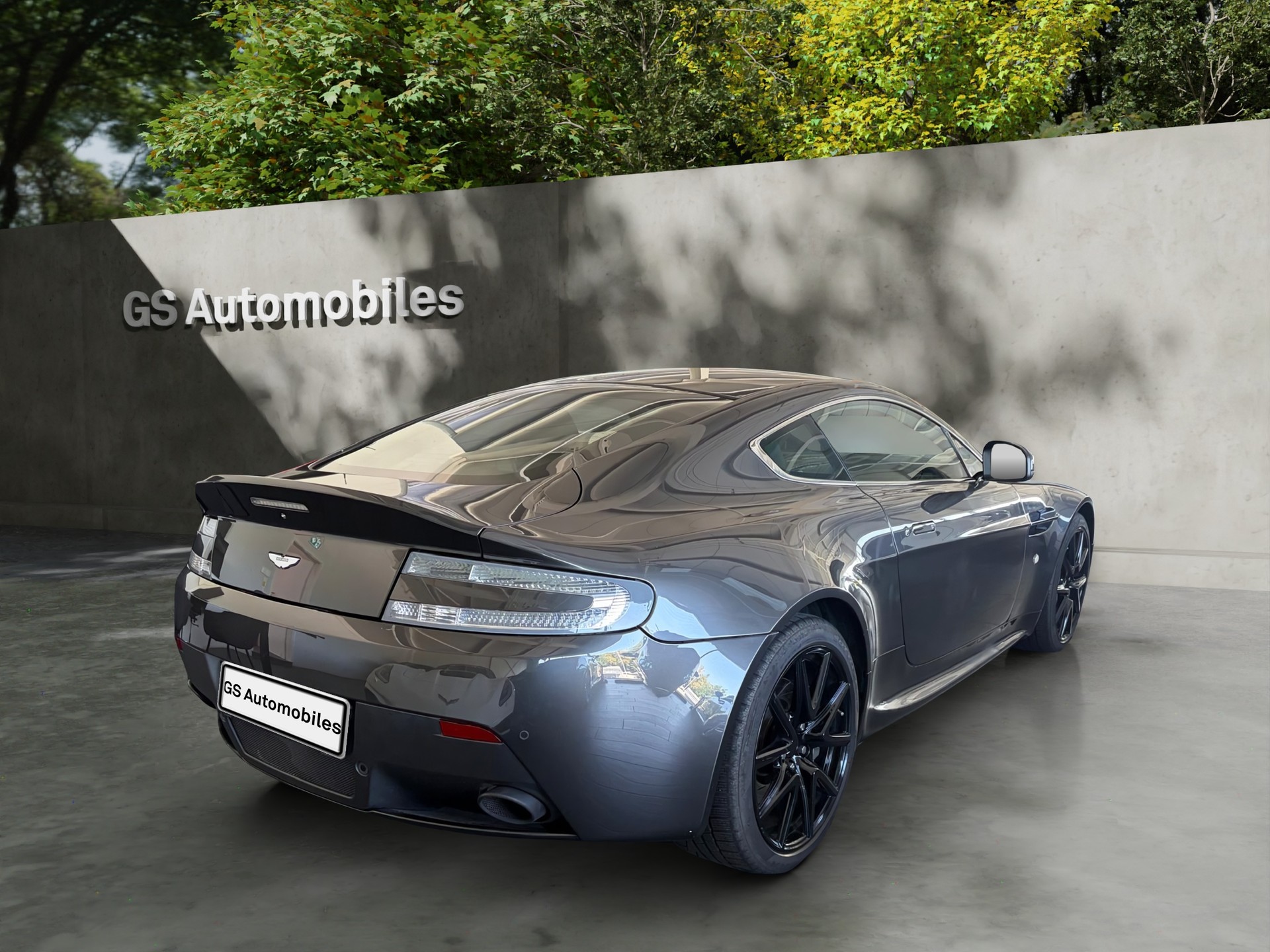 ASTON MARTIN V8 Vantage 4.7-image-3