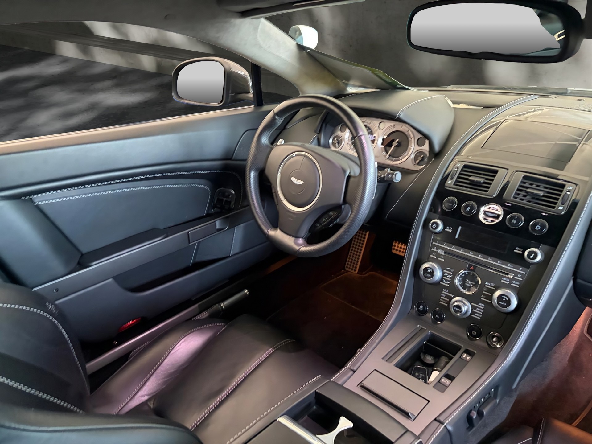 ASTON MARTIN V8 Vantage 4.7-image-10