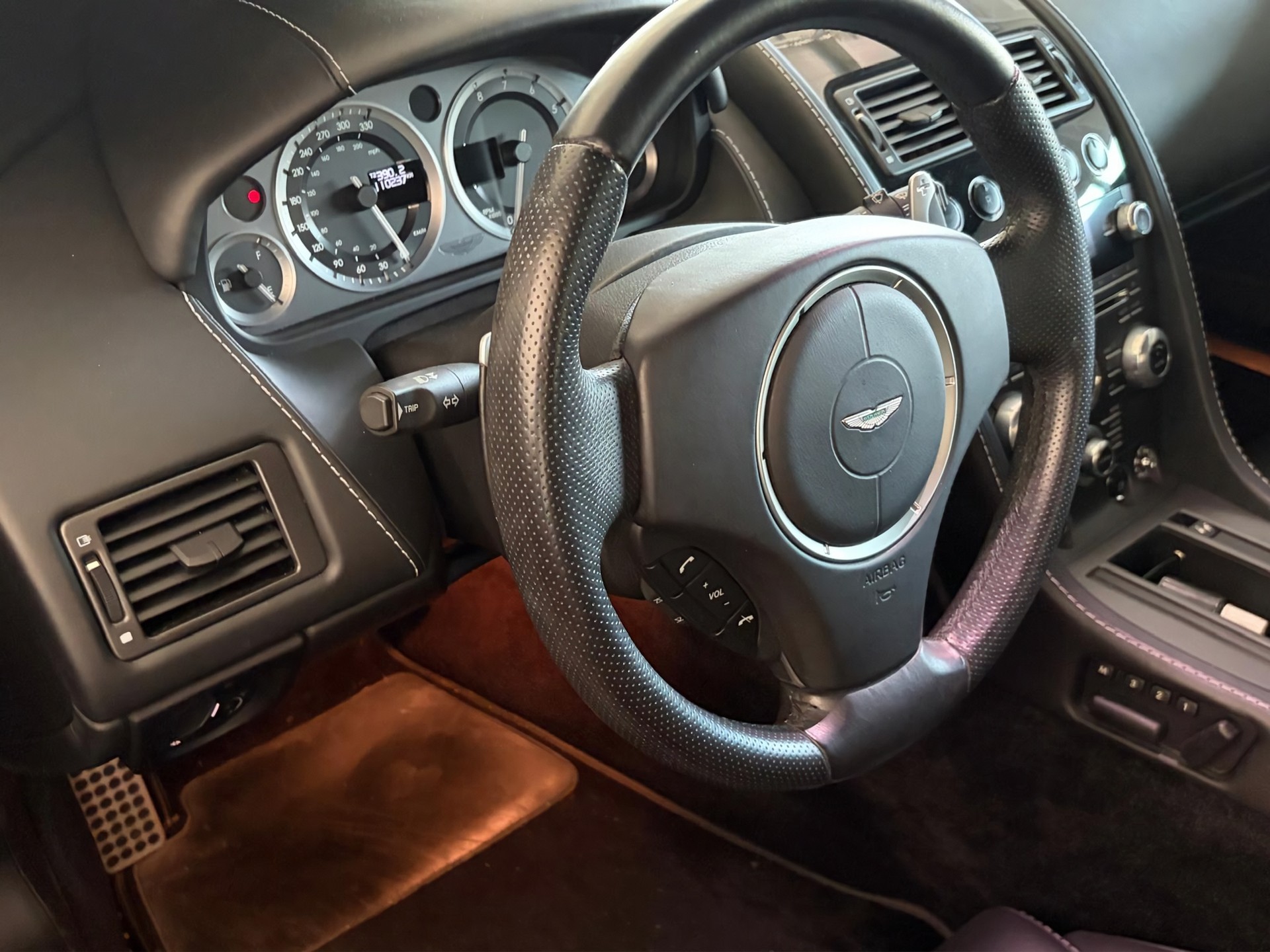 ASTON MARTIN V8 Vantage 4.7-image-6