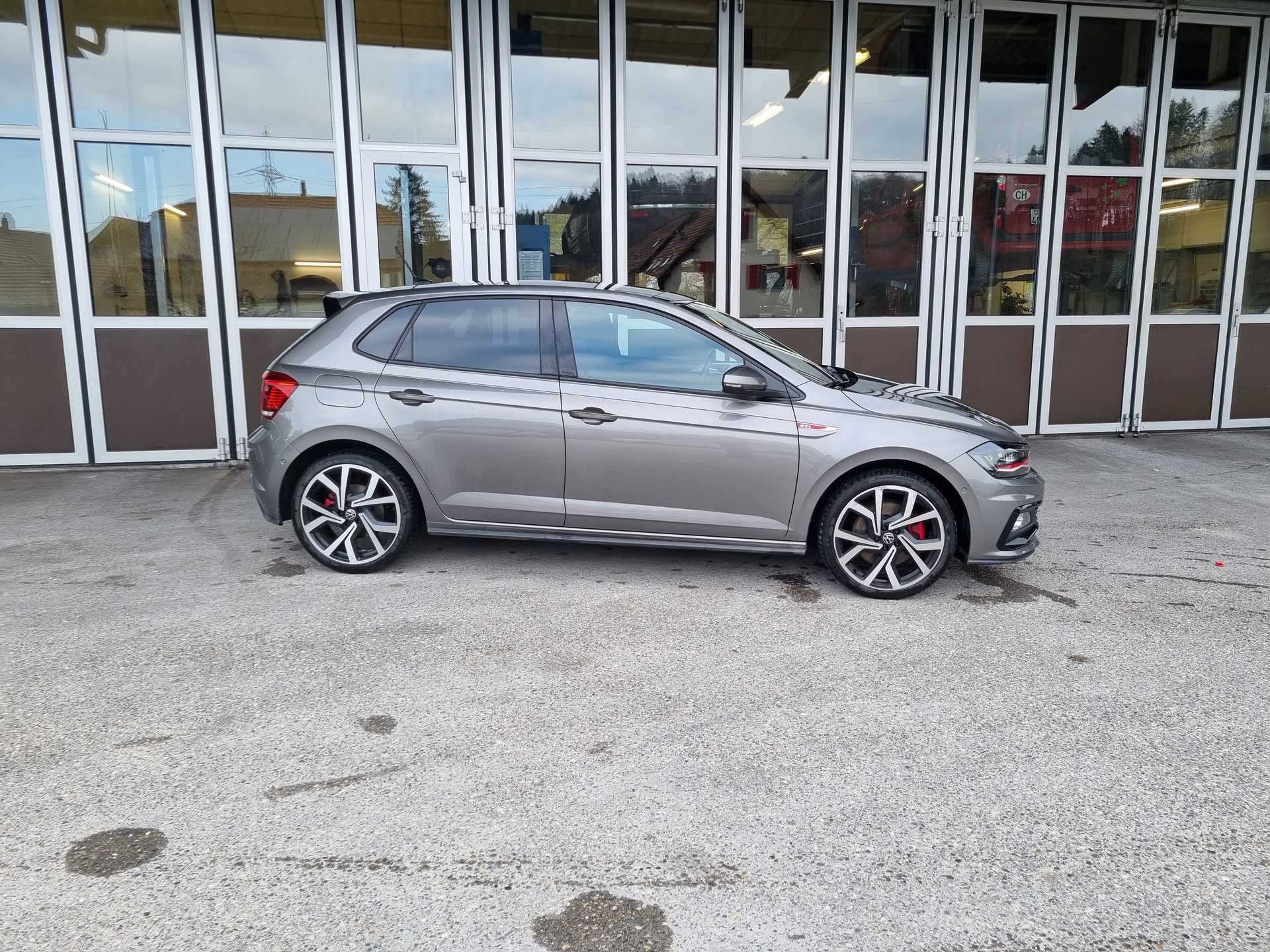 VW Polo 2.0 TSI GTI DSG-image-2