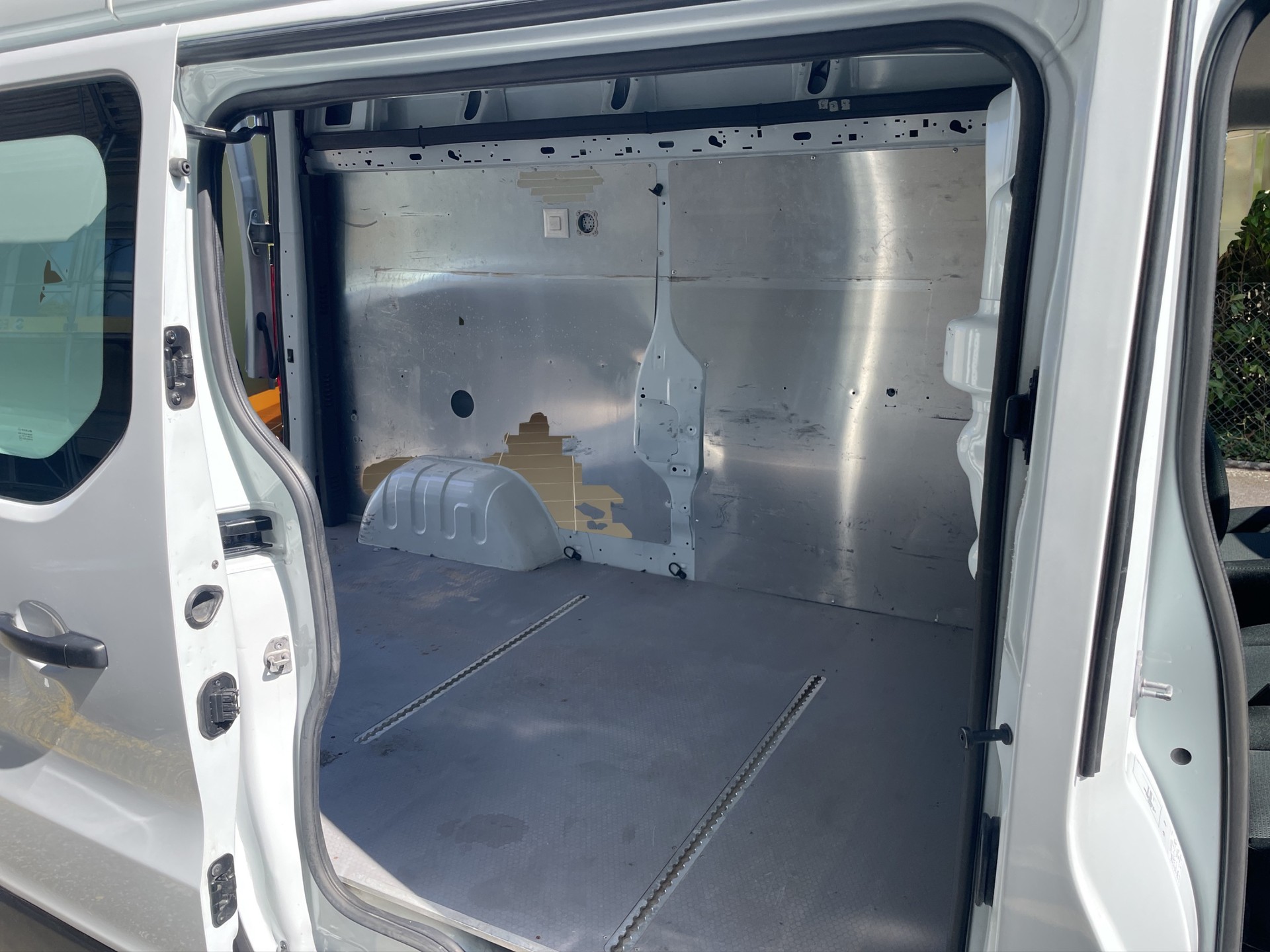 RENAULT Trafic 2.0 ENERGY dCi145 3.0t Business L2H2-image-13