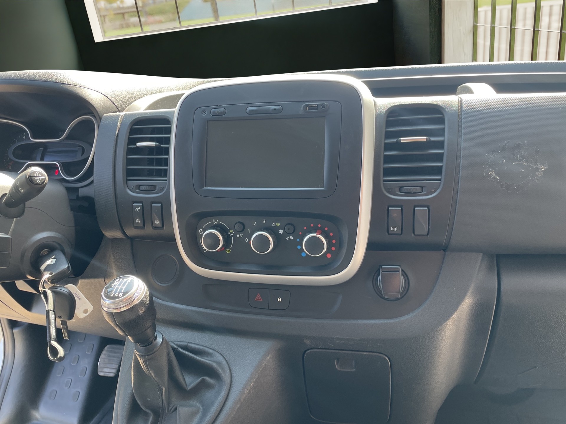 RENAULT Trafic 2.0 ENERGY dCi145 3.0t Business L2H2-image-10