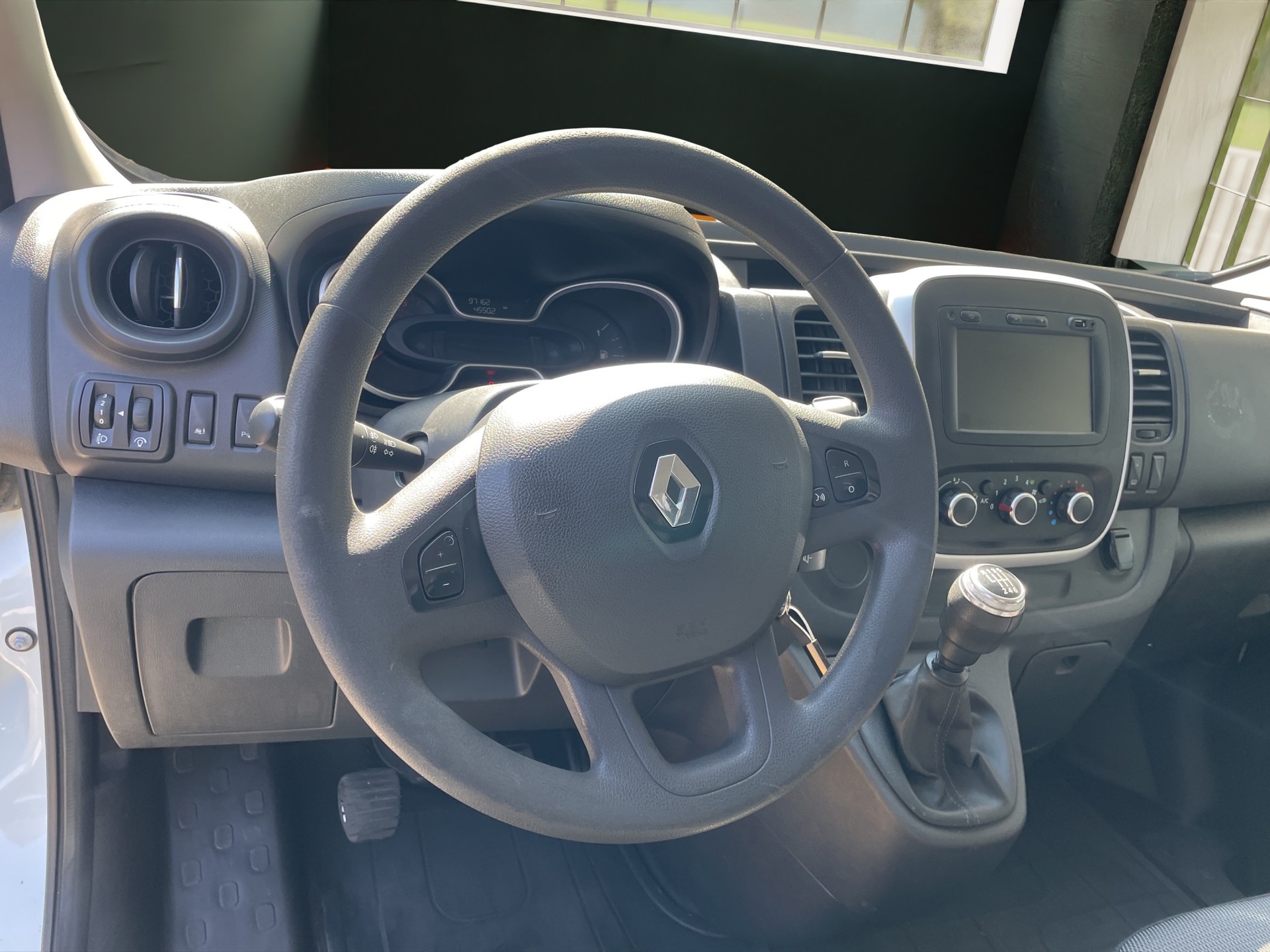 RENAULT Trafic 2.0 ENERGY dCi145 3.0t Business L2H2-image-9