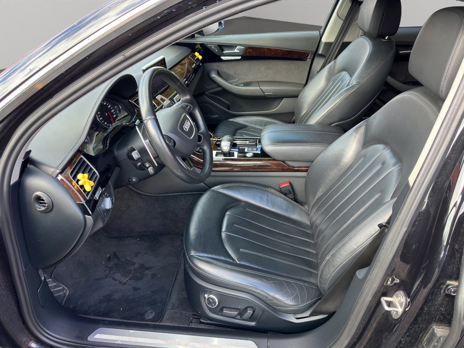 AUDI A8 3.0 TDI quattro tiptronic-image-9