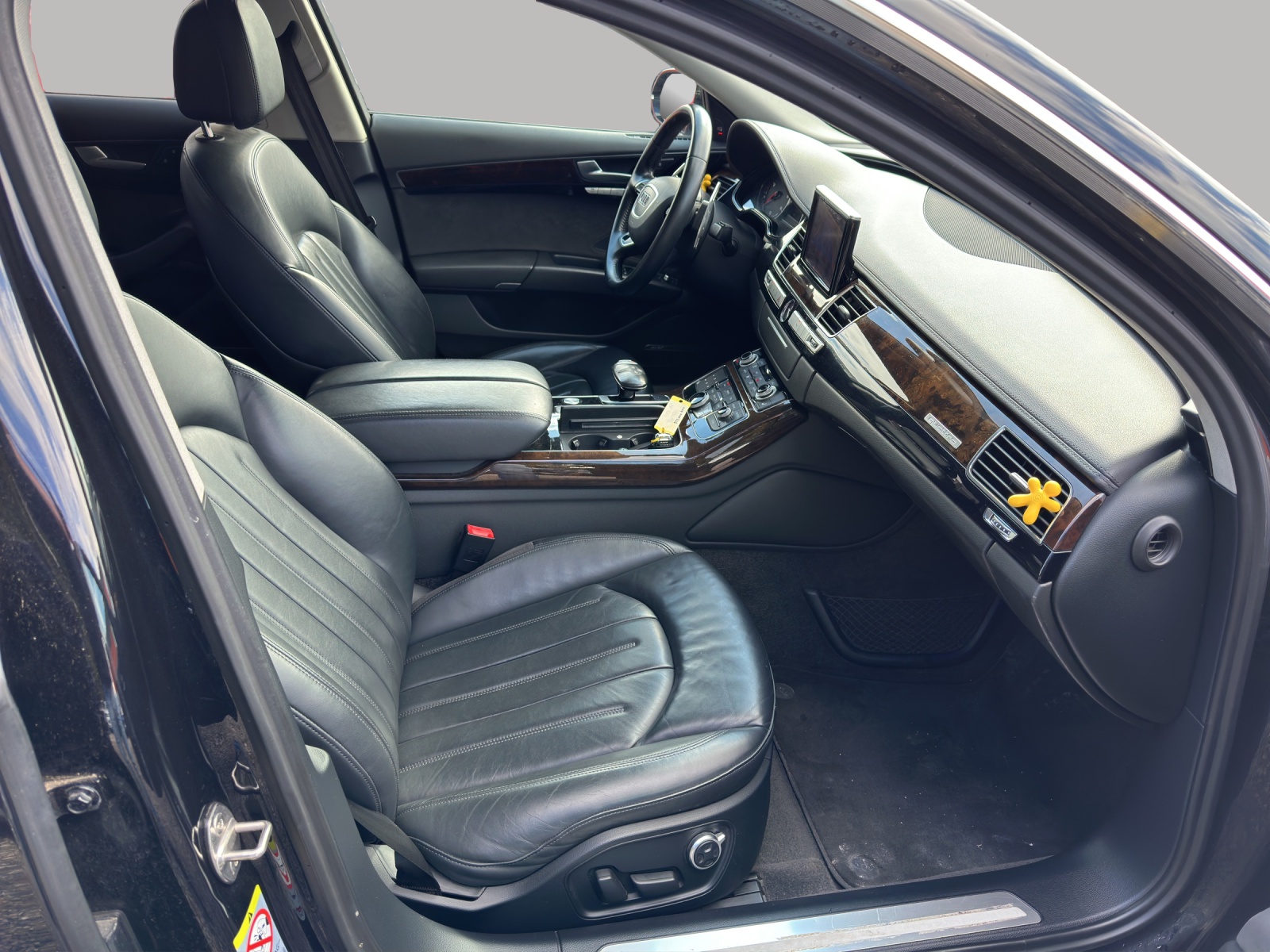 AUDI A8 3.0 TDI quattro tiptronic-image-10