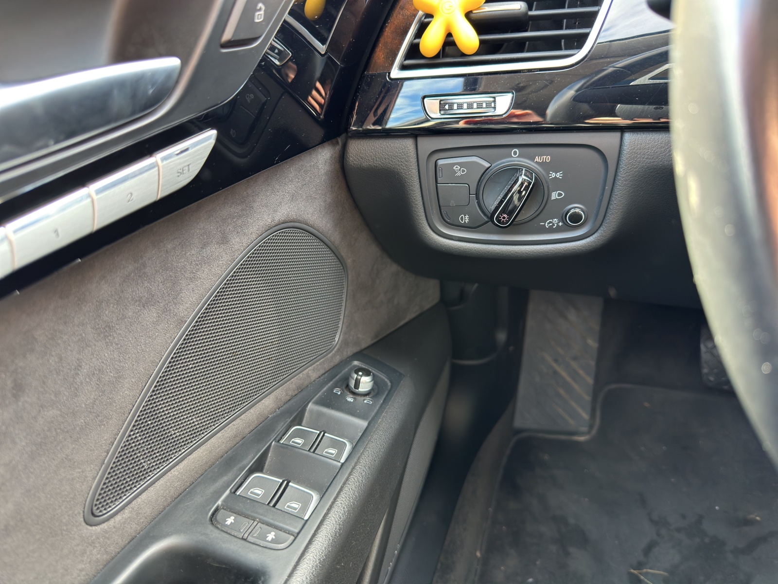 AUDI A8 3.0 TDI quattro tiptronic-image-11