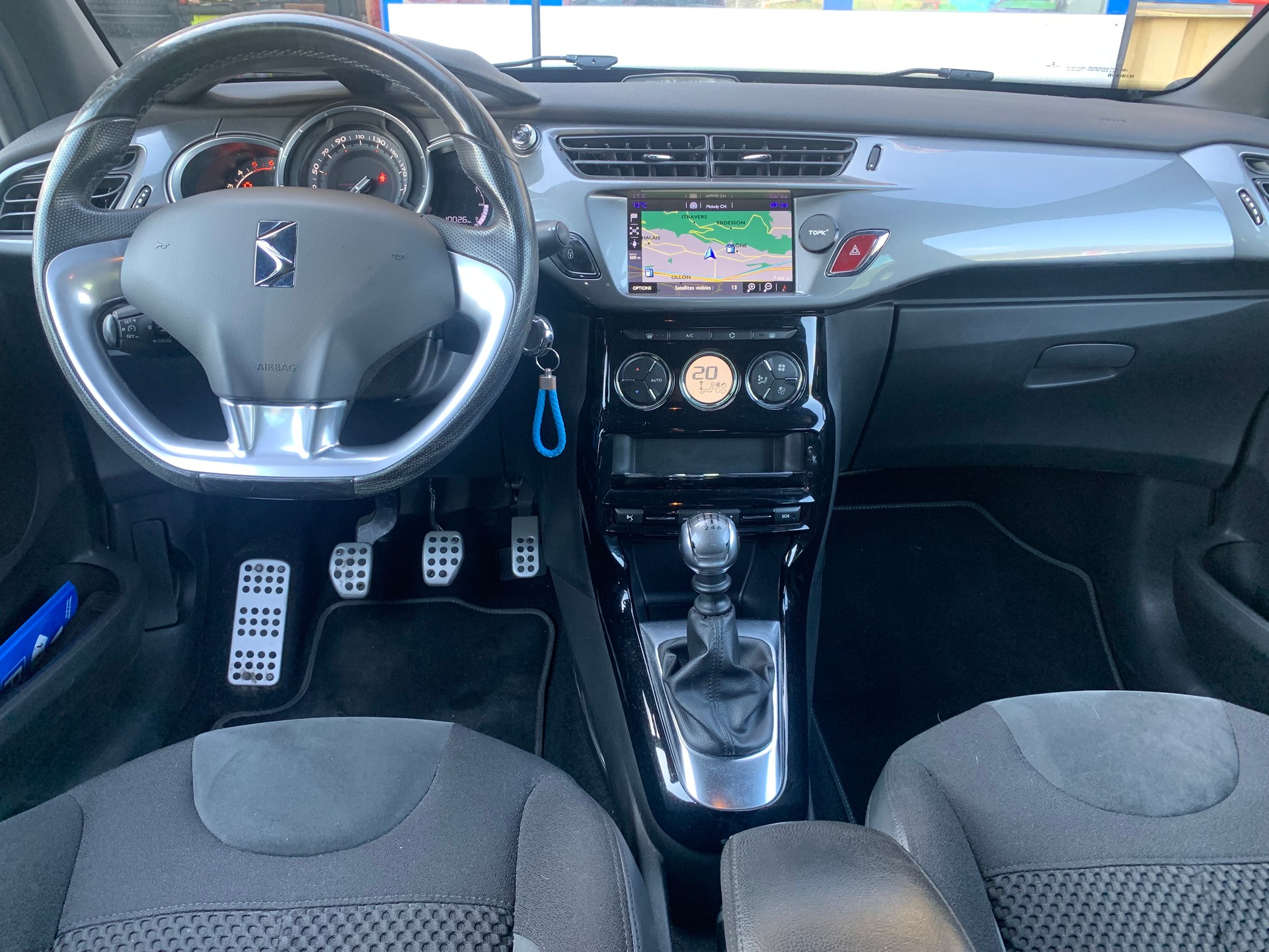 DS AUTOMOBILES DS3 1.6 16V BlueHDi Sport Chic Plus-image-16