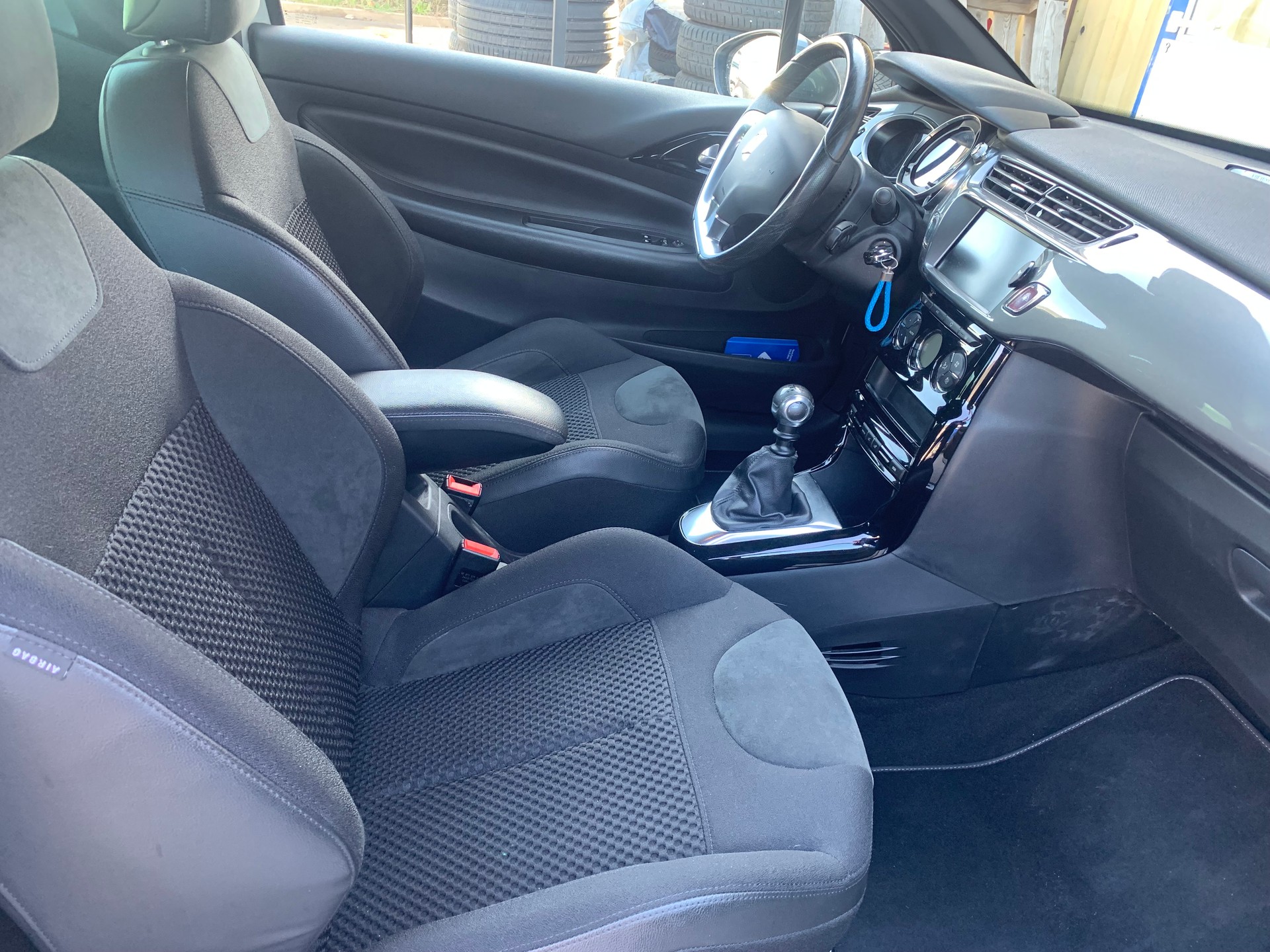 DS AUTOMOBILES DS3 1.6 16V BlueHDi Sport Chic Plus-image-13