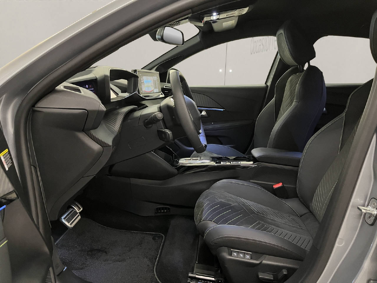 PEUGEOT 208 1.2 Hybrid 145 GT-image-4