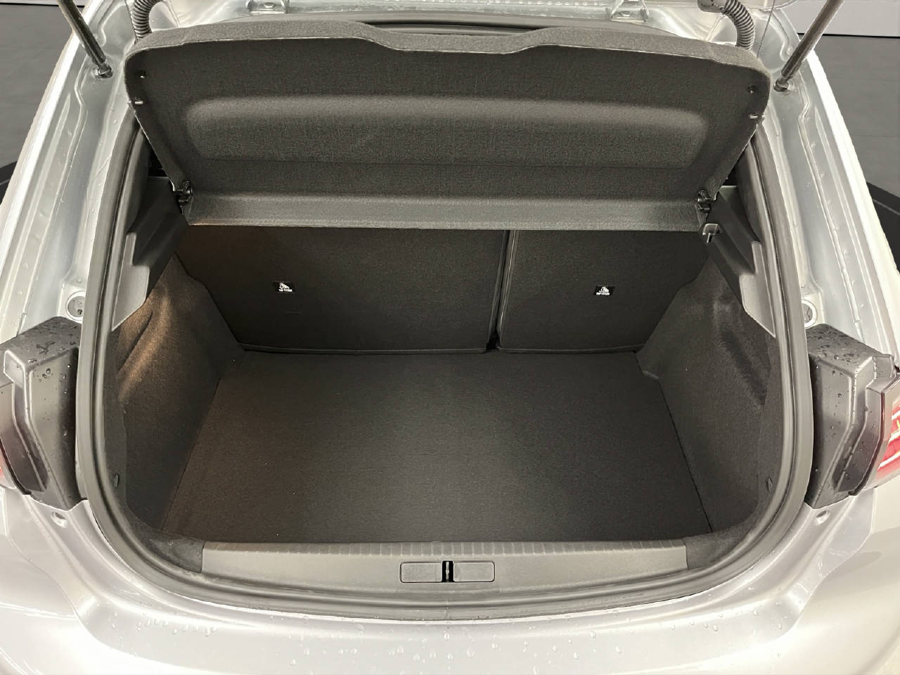PEUGEOT 208 1.2 Hybrid 145 GT-image-12