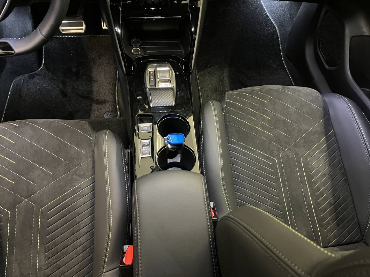 PEUGEOT 208 1.2 Hybrid 145 GT-image-8