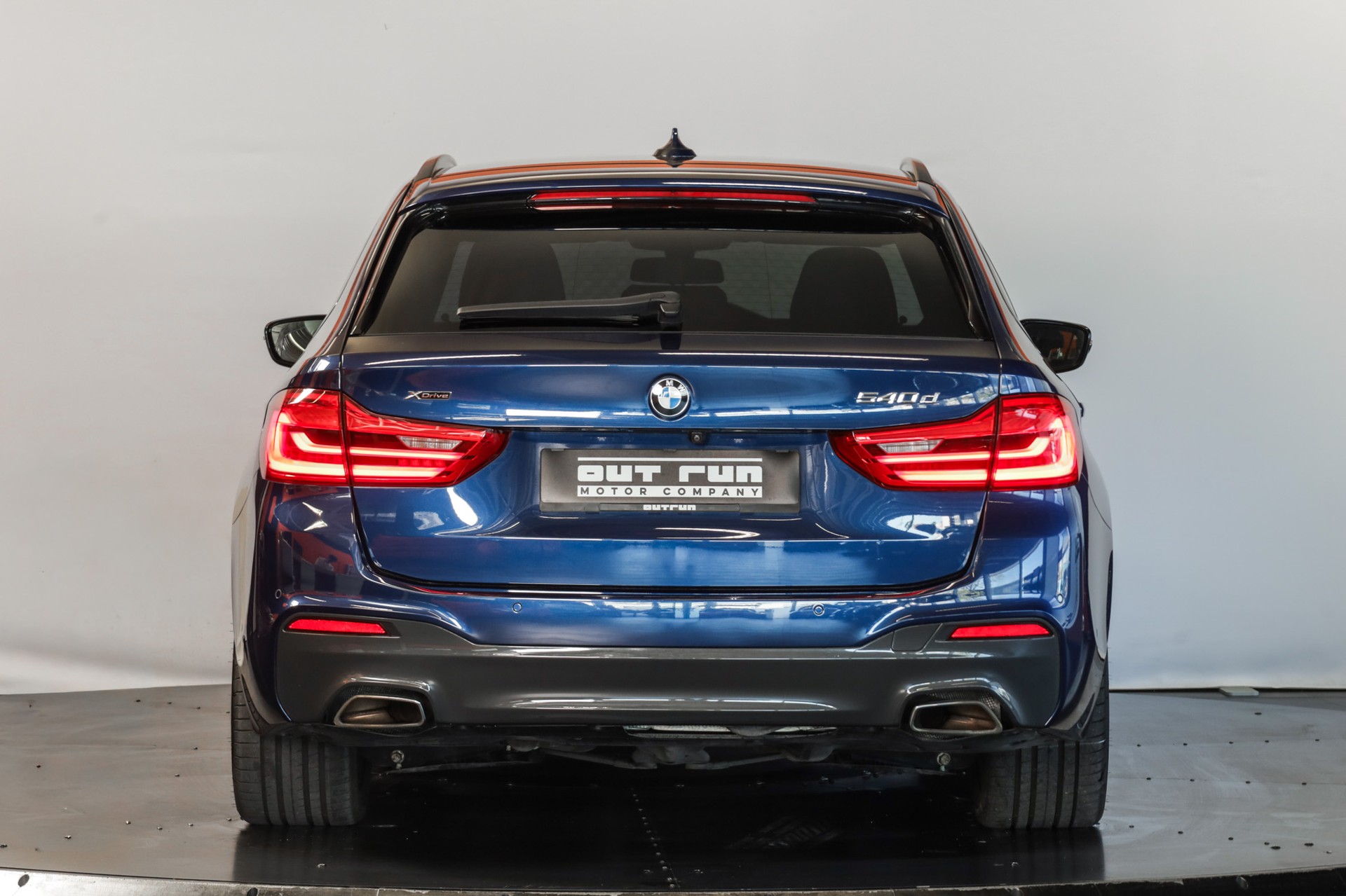 BMW 540d xDrive Pure M Sport Edition Steptronic-image-2