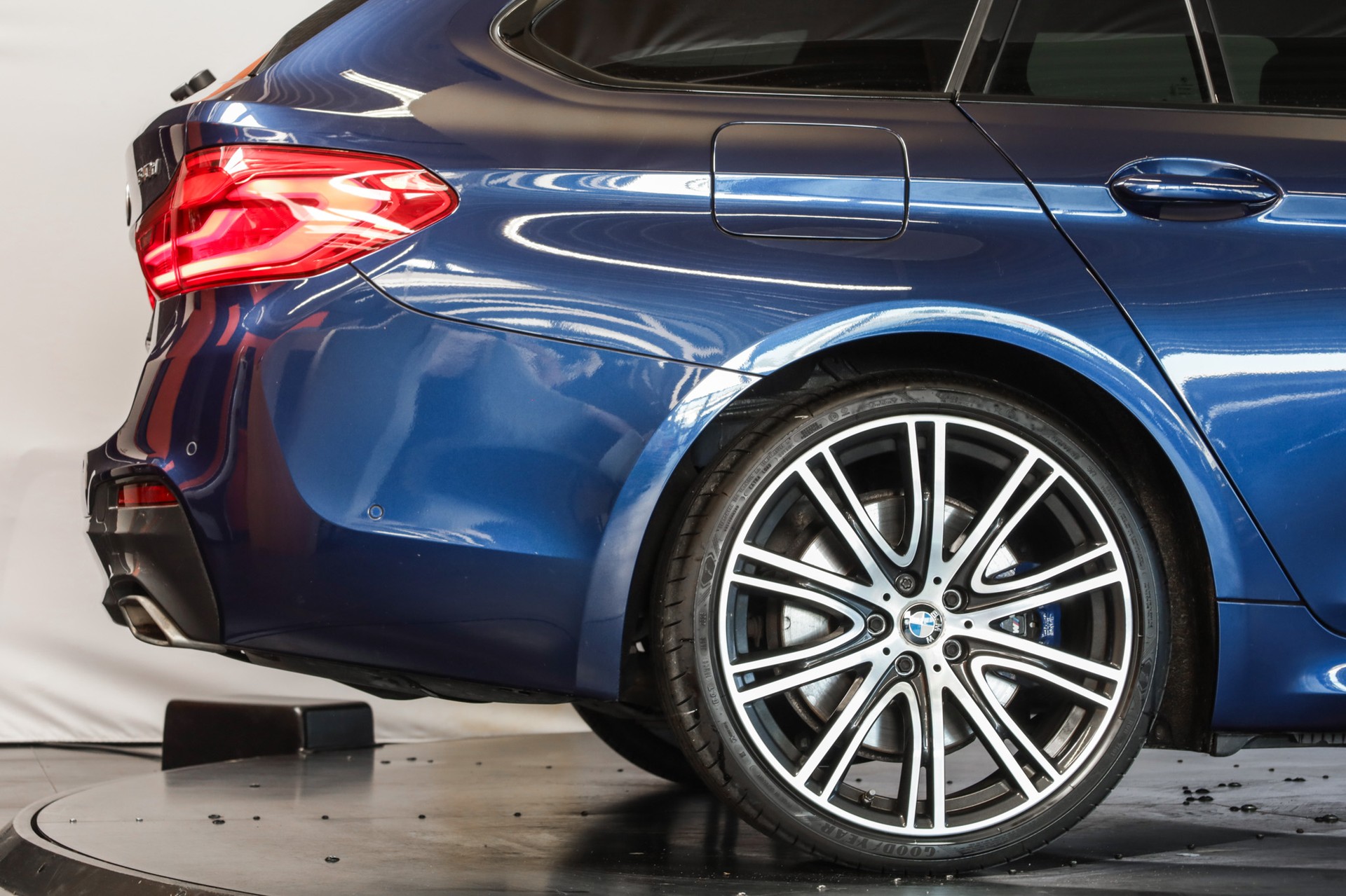 BMW 540d xDrive Pure M Sport Edition Steptronic-image-9