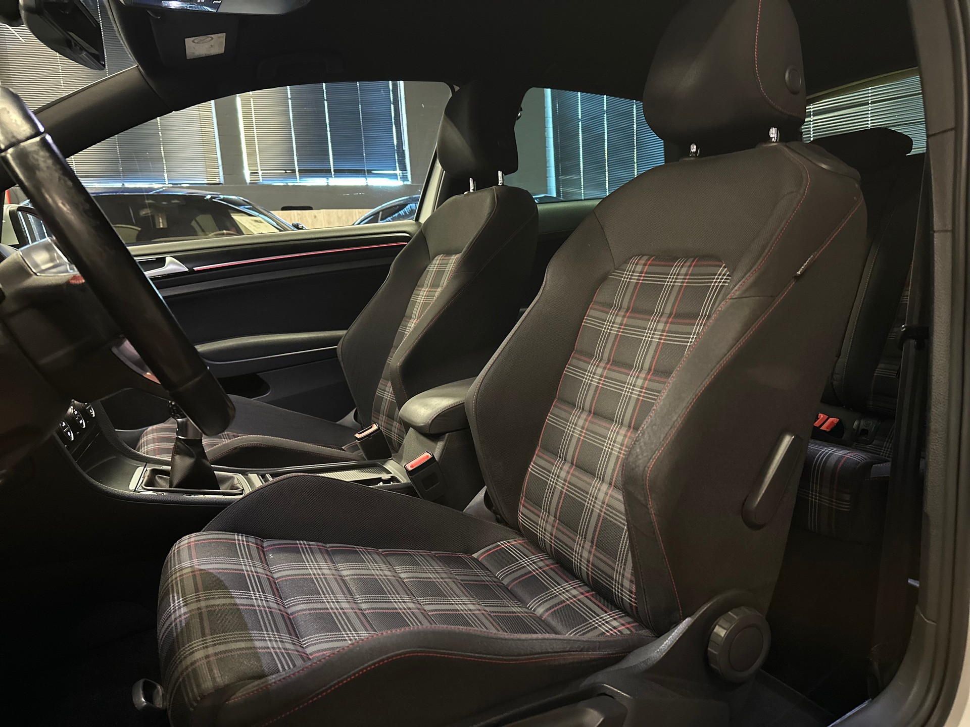 VW Golf 7 GTI Performance / ** Frisch ab MFK & Service **-image-16