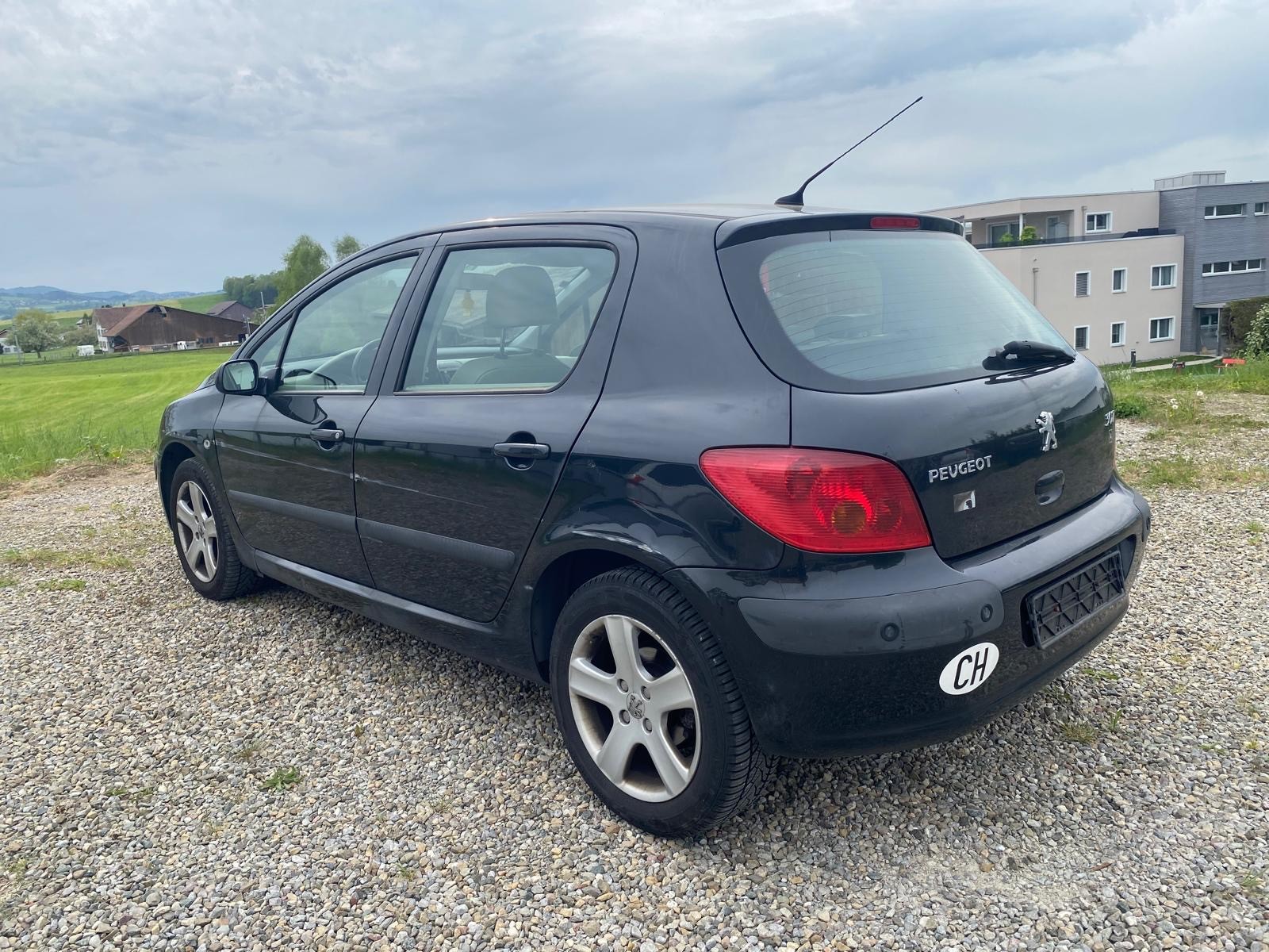 PEUGEOT 307 2.0 16V XT-image-5