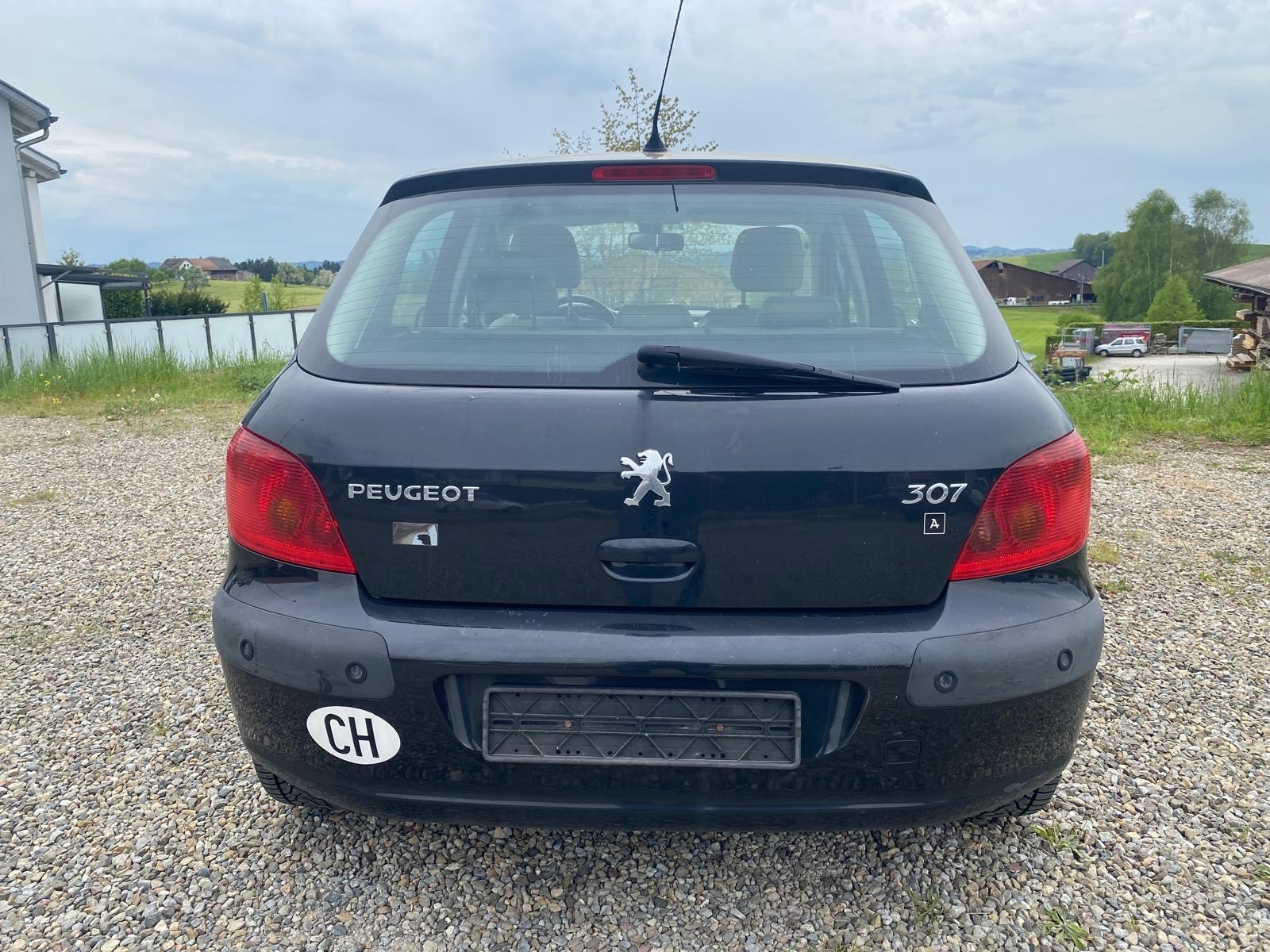 PEUGEOT 307 2.0 16V XT-image-6