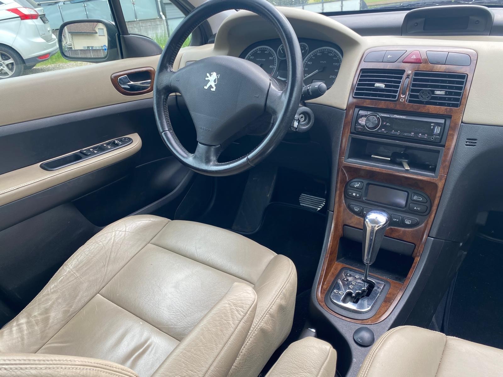 PEUGEOT 307 2.0 16V XT-image-2
