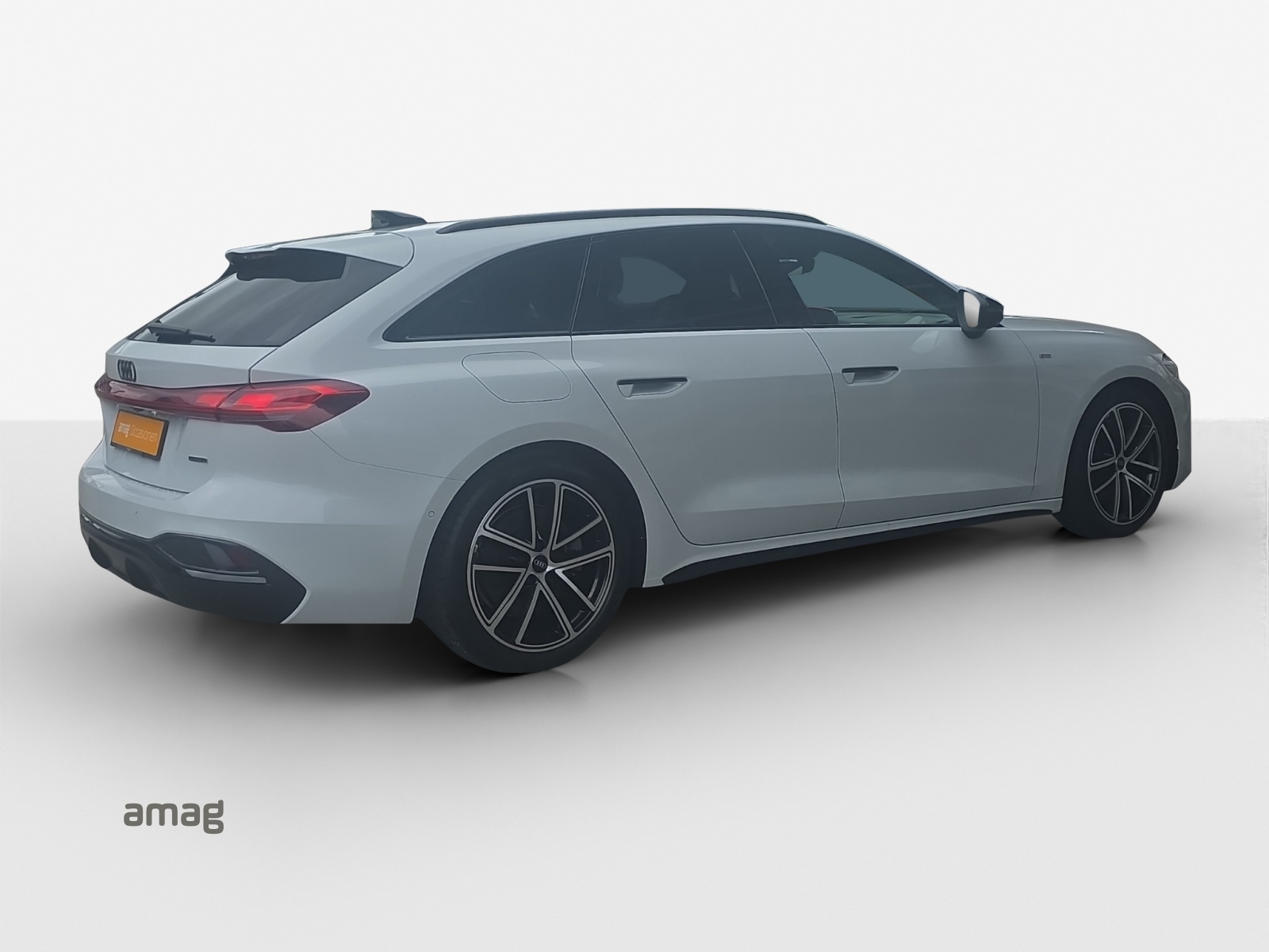 AUDI A5 Avant TDI quattro 150 kW S tronic-image-4
