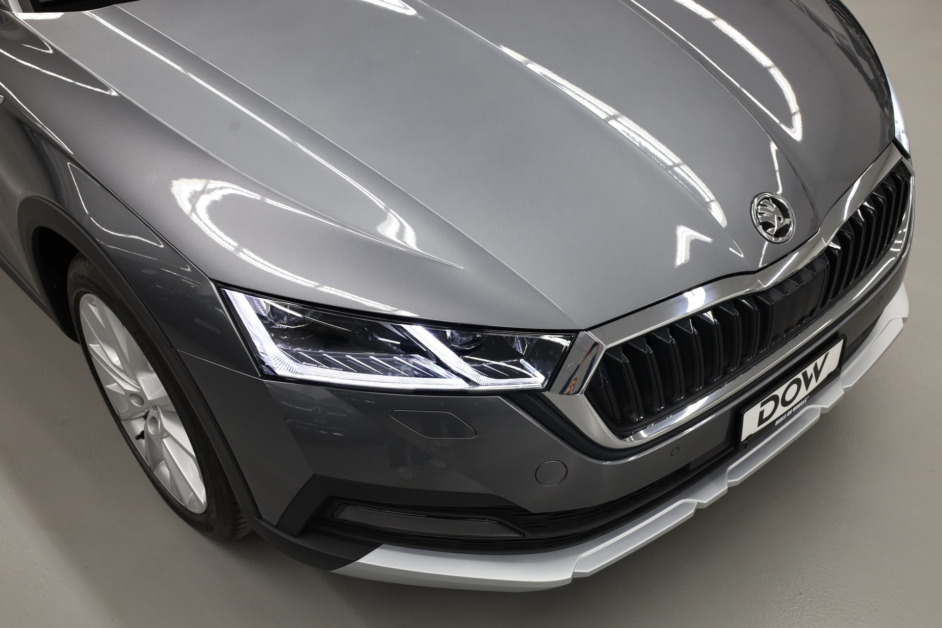 SKODA Octavia Combi 2.0 TDI DSG Scout 4x4-image-5