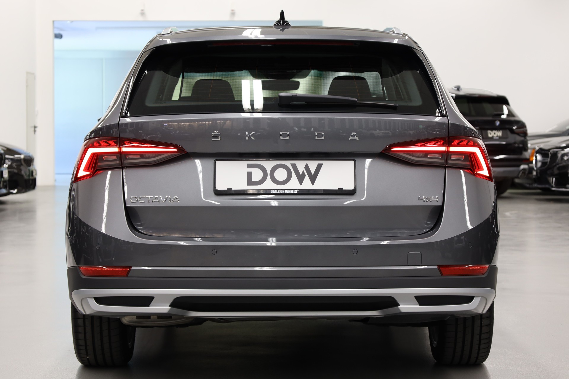 SKODA Octavia Combi 2.0 TDI DSG Scout 4x4-image-8