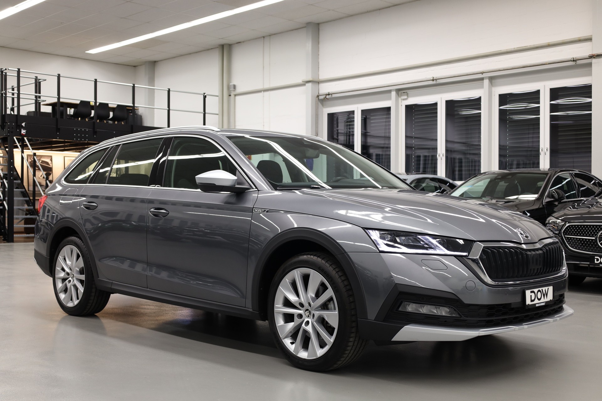 SKODA Octavia Combi 2.0 TDI DSG Scout 4x4-image-1