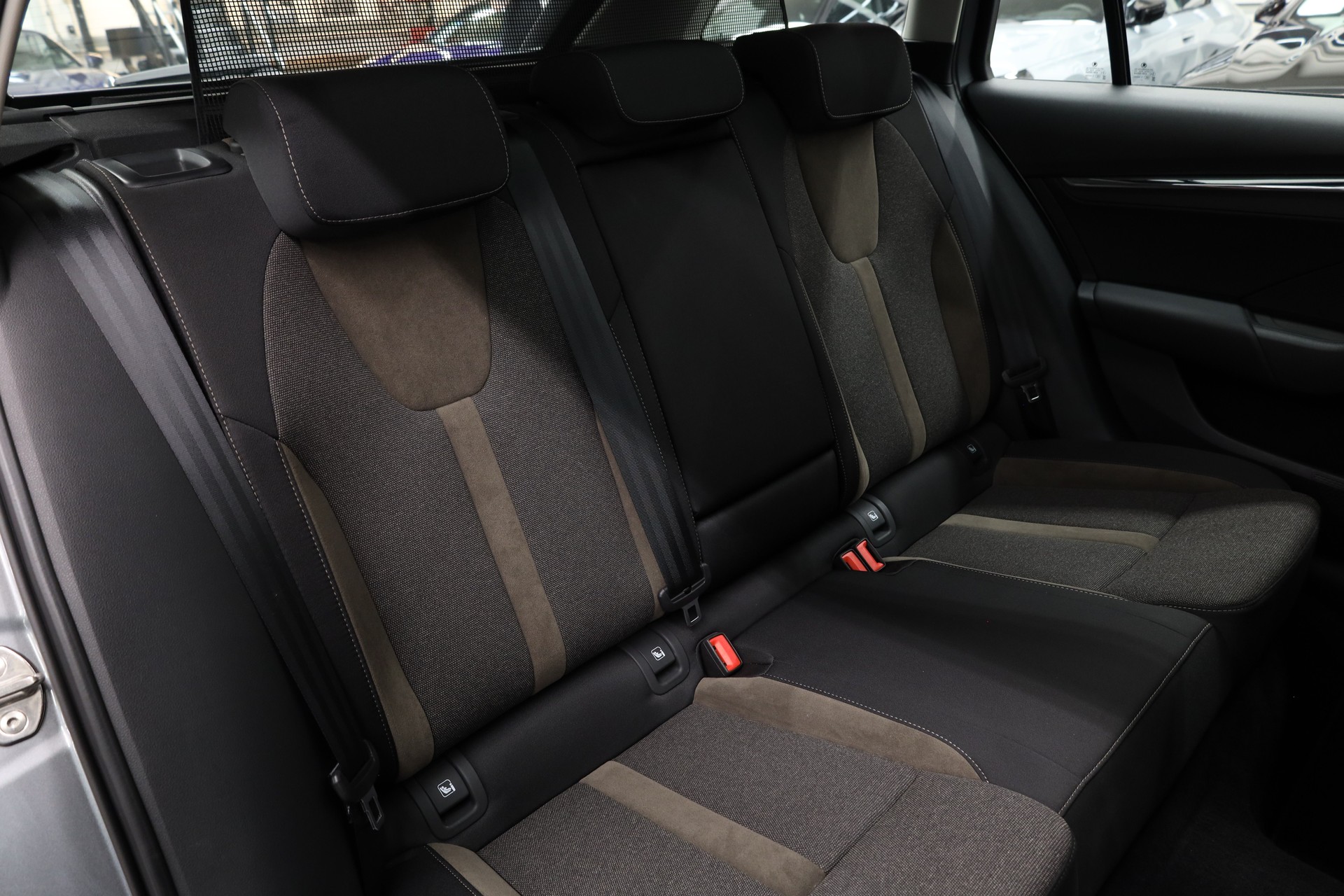 SKODA Octavia Combi 2.0 TDI DSG Scout 4x4-image-25