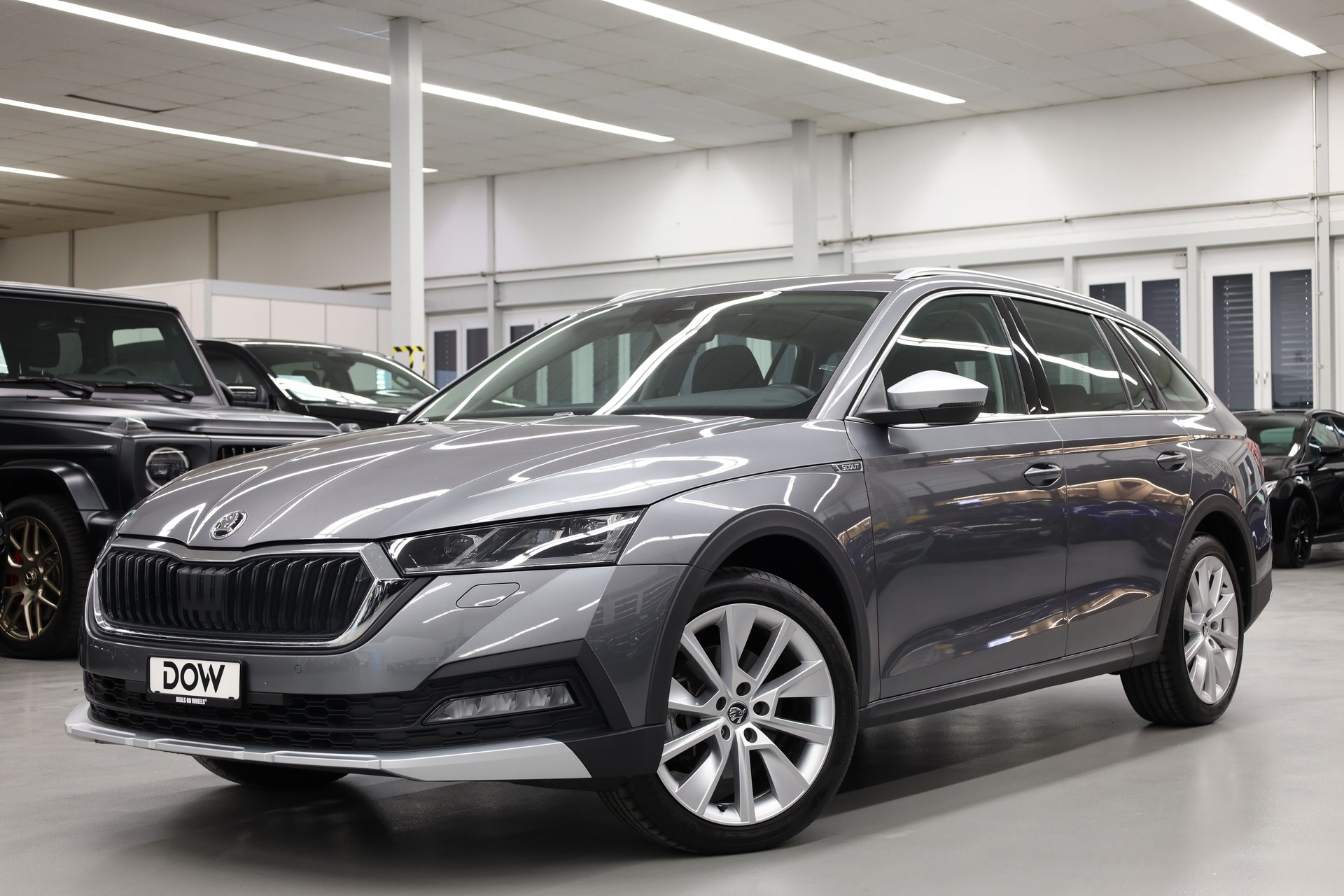 SKODA Octavia Combi 2.0 TDI DSG Scout 4x4-image-0