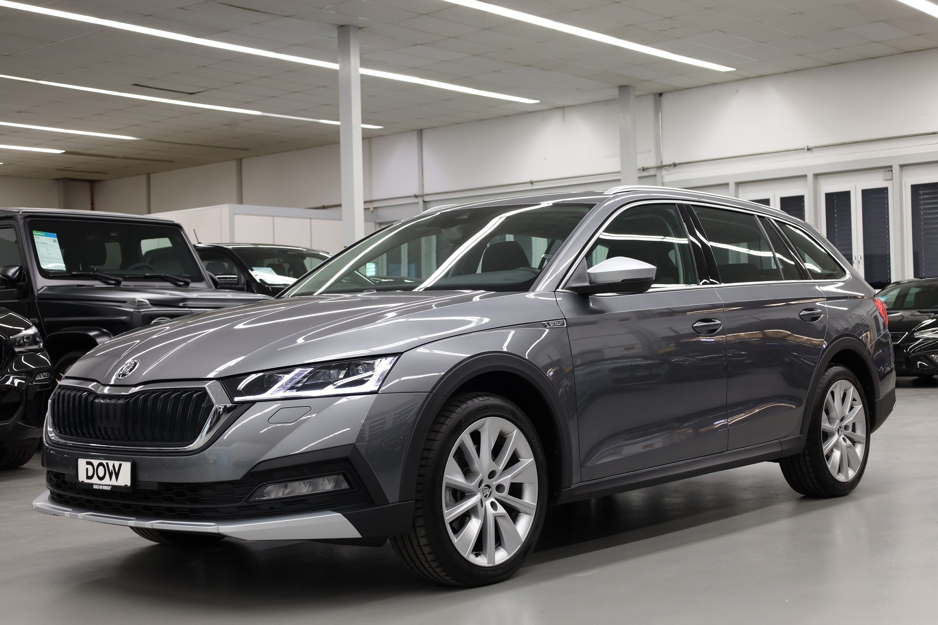 SKODA Octavia Combi 2.0 TDI DSG Scout 4x4-image-2