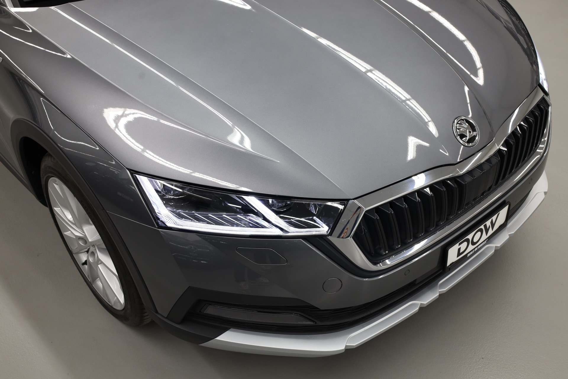 SKODA Octavia Combi 2.0 TDI DSG Scout 4x4-image-5