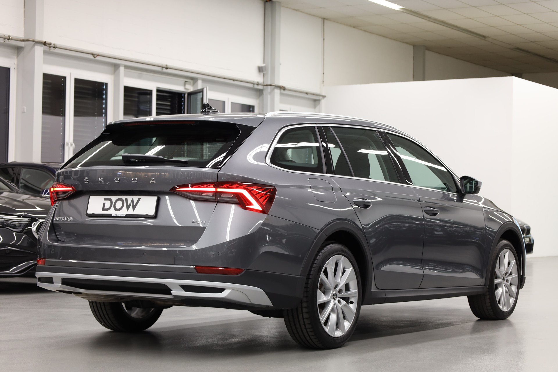 SKODA Octavia Combi 2.0 TDI DSG Scout 4x4-image-6