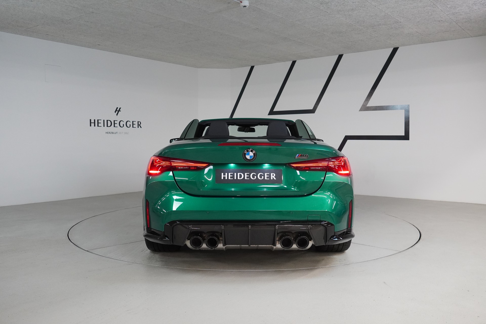 BMW M4 Cabrio Competition M xDrive-image-13