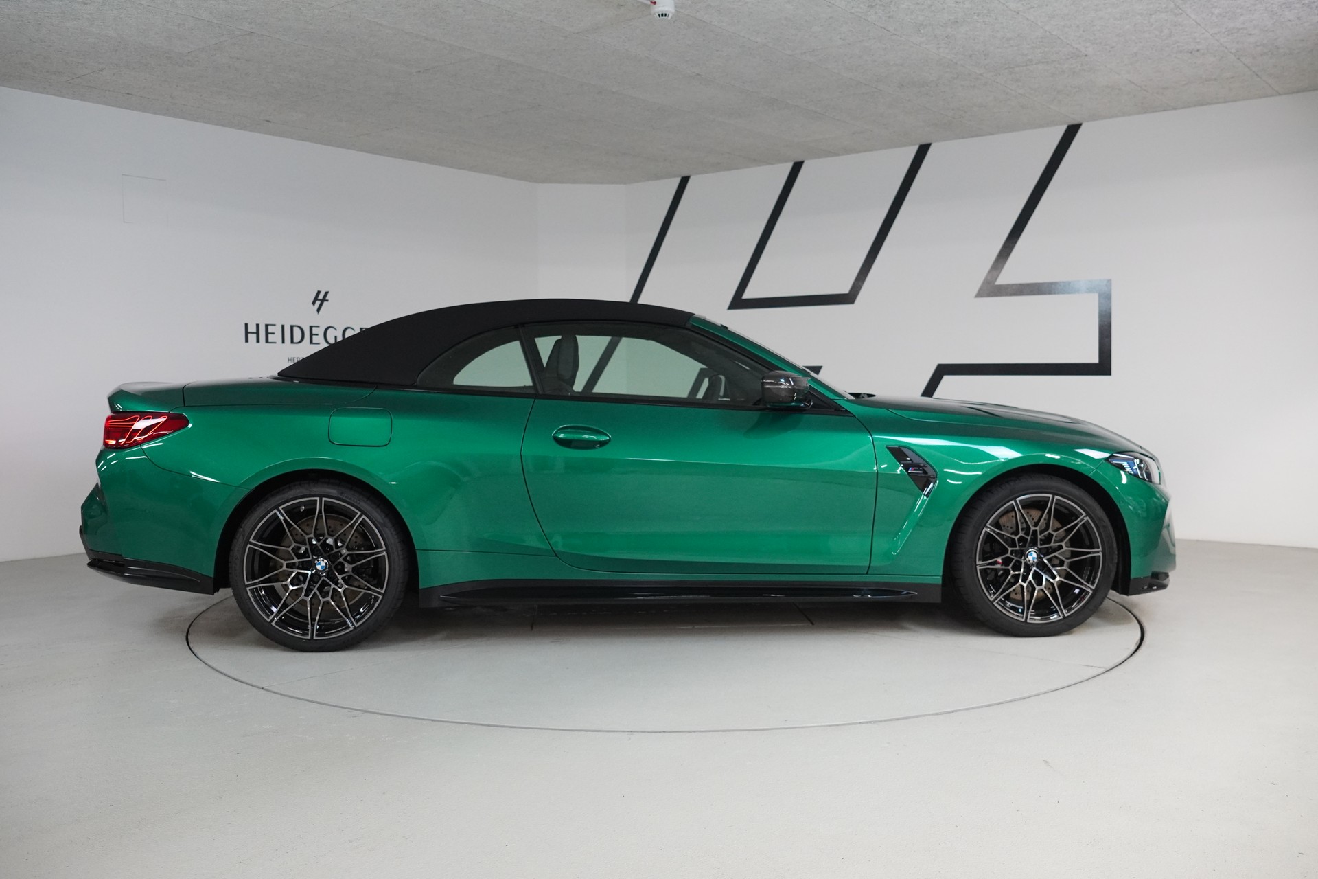 BMW M4 Cabrio Competition M xDrive-image-7