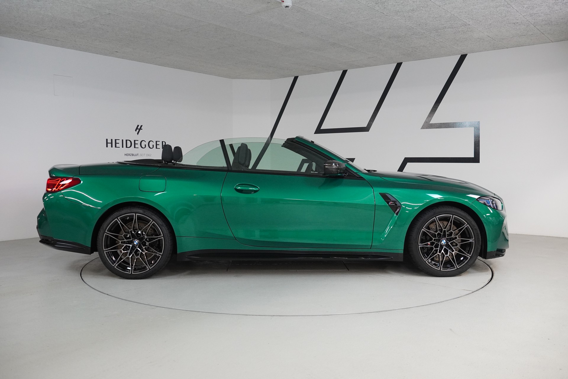 BMW M4 Cabrio Competition M xDrive-image-15