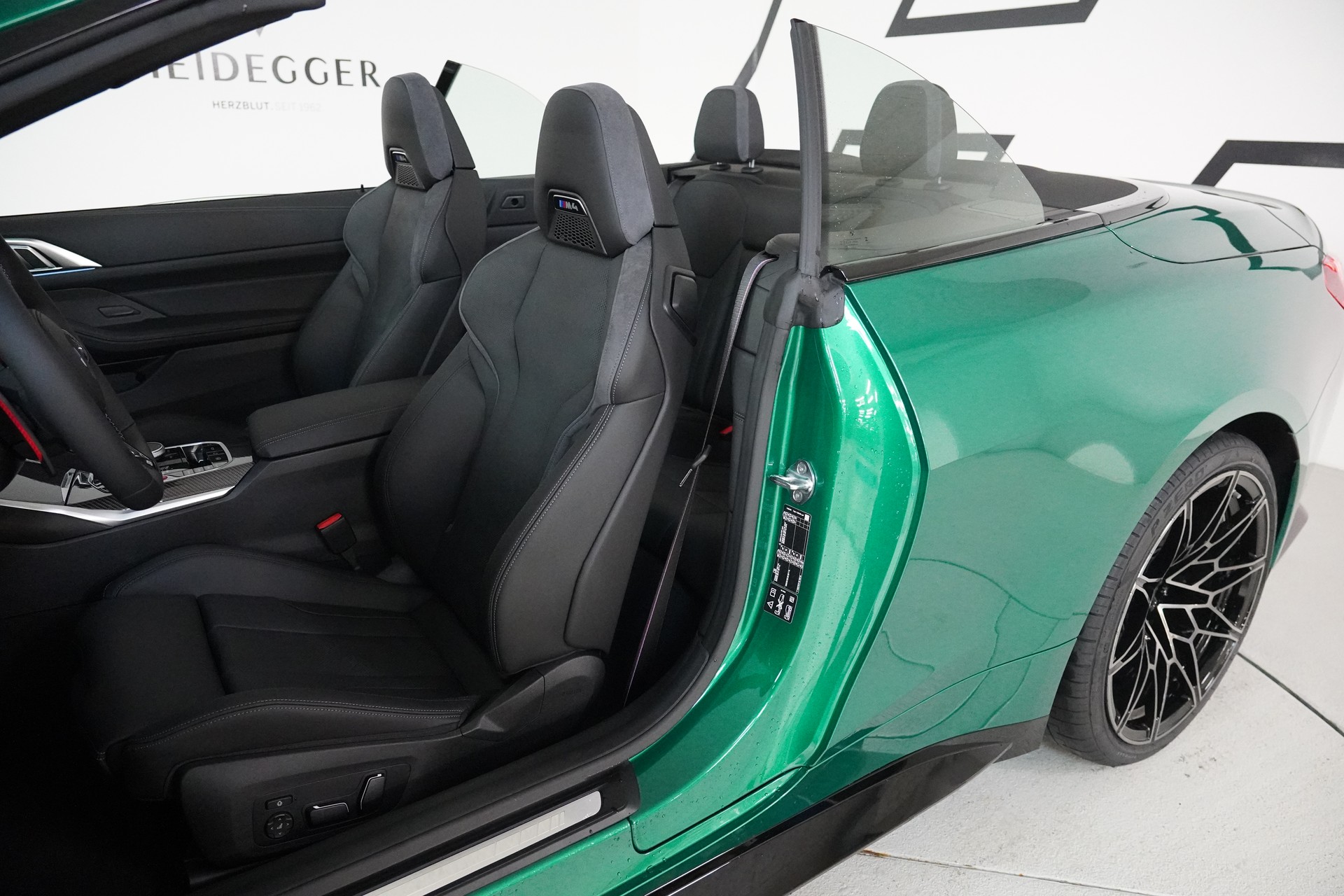 BMW M4 Cabrio Competition M xDrive-image-19
